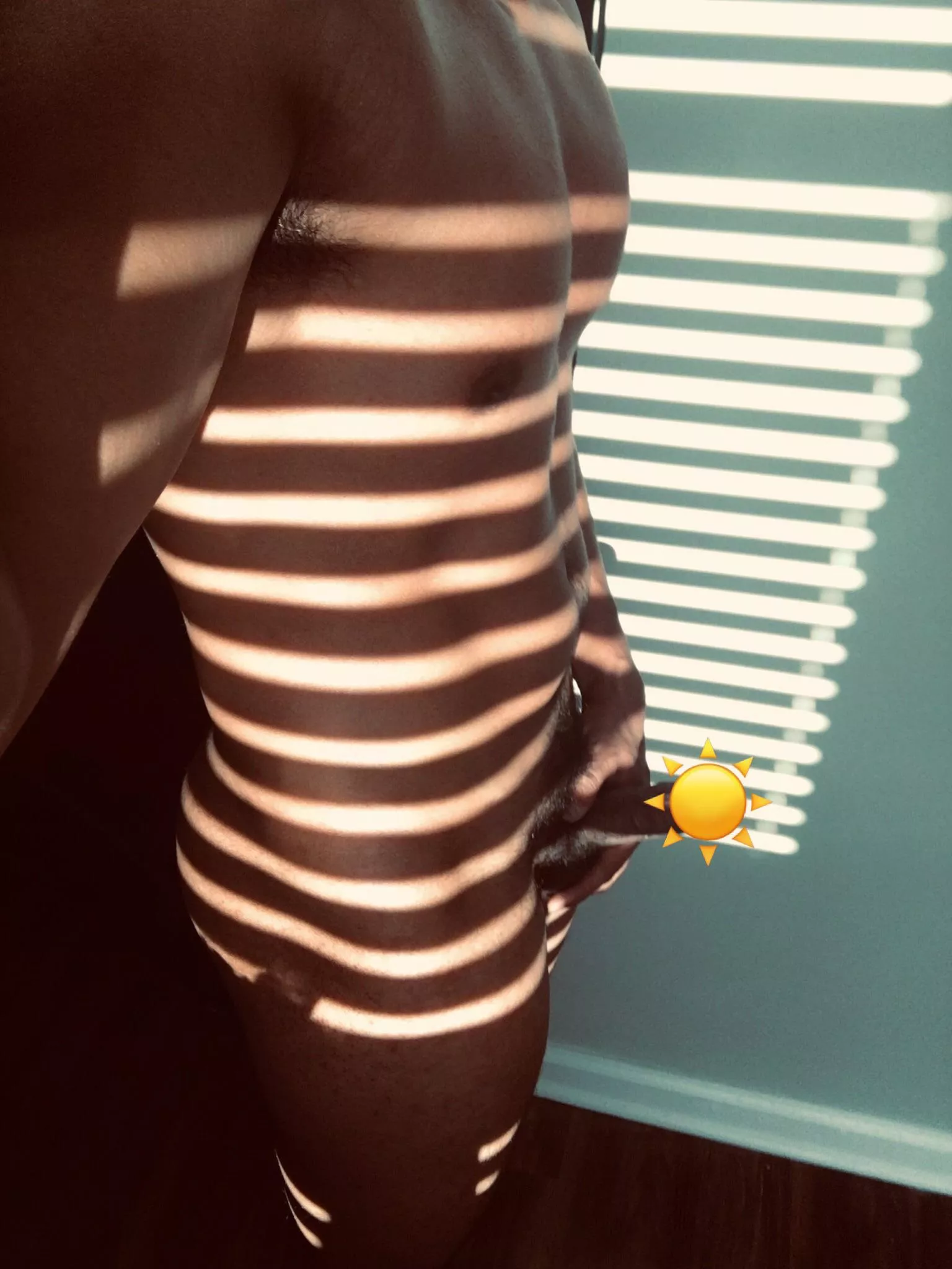 🪟 sunny stripy beginning to the weekend 🌅