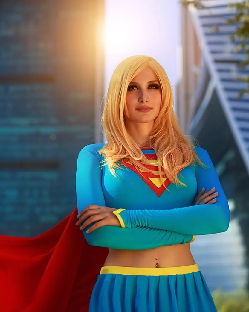 Supergirl (By mari_evans_cosplay)