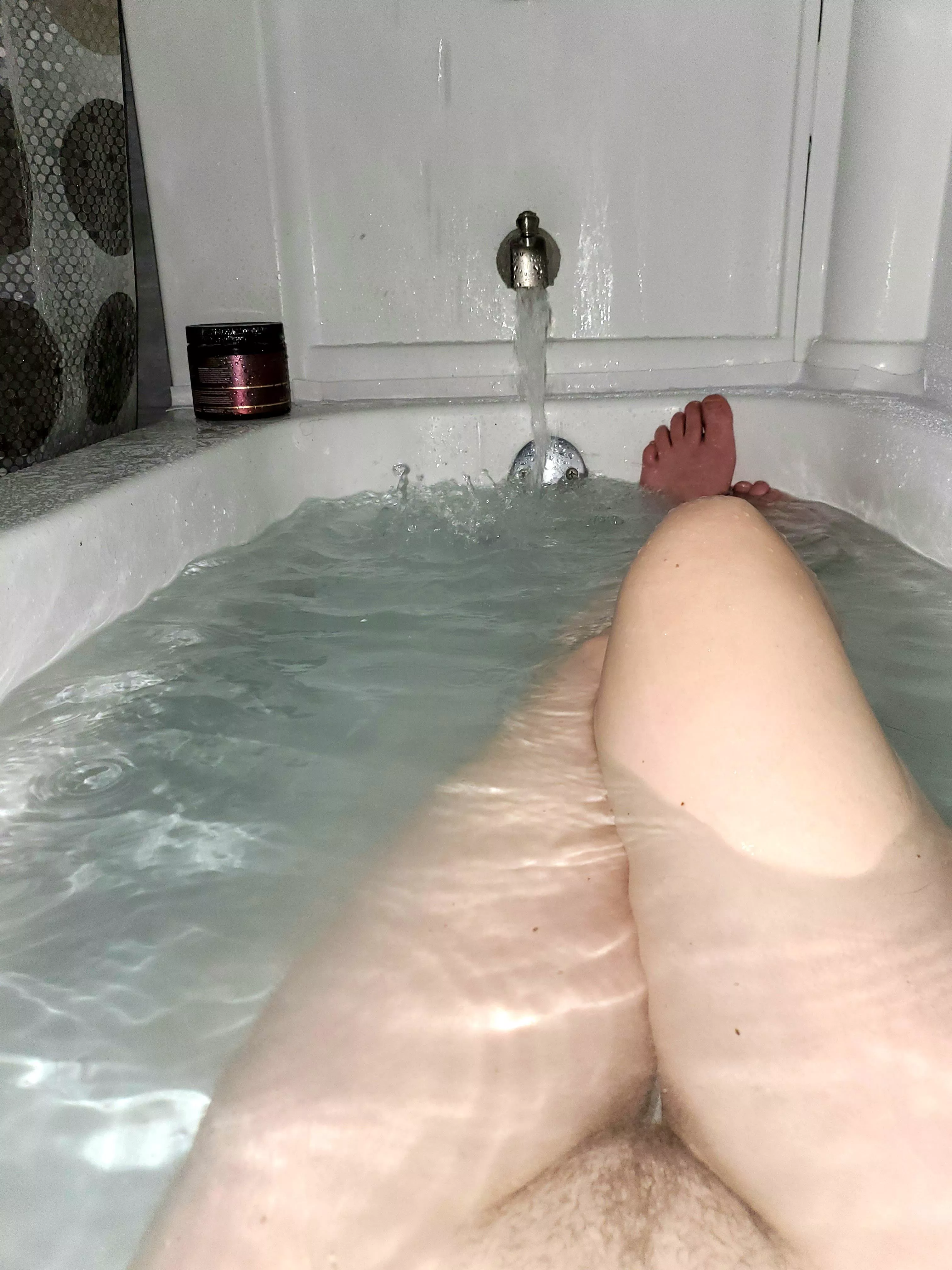 taking a dip in the bath (f)