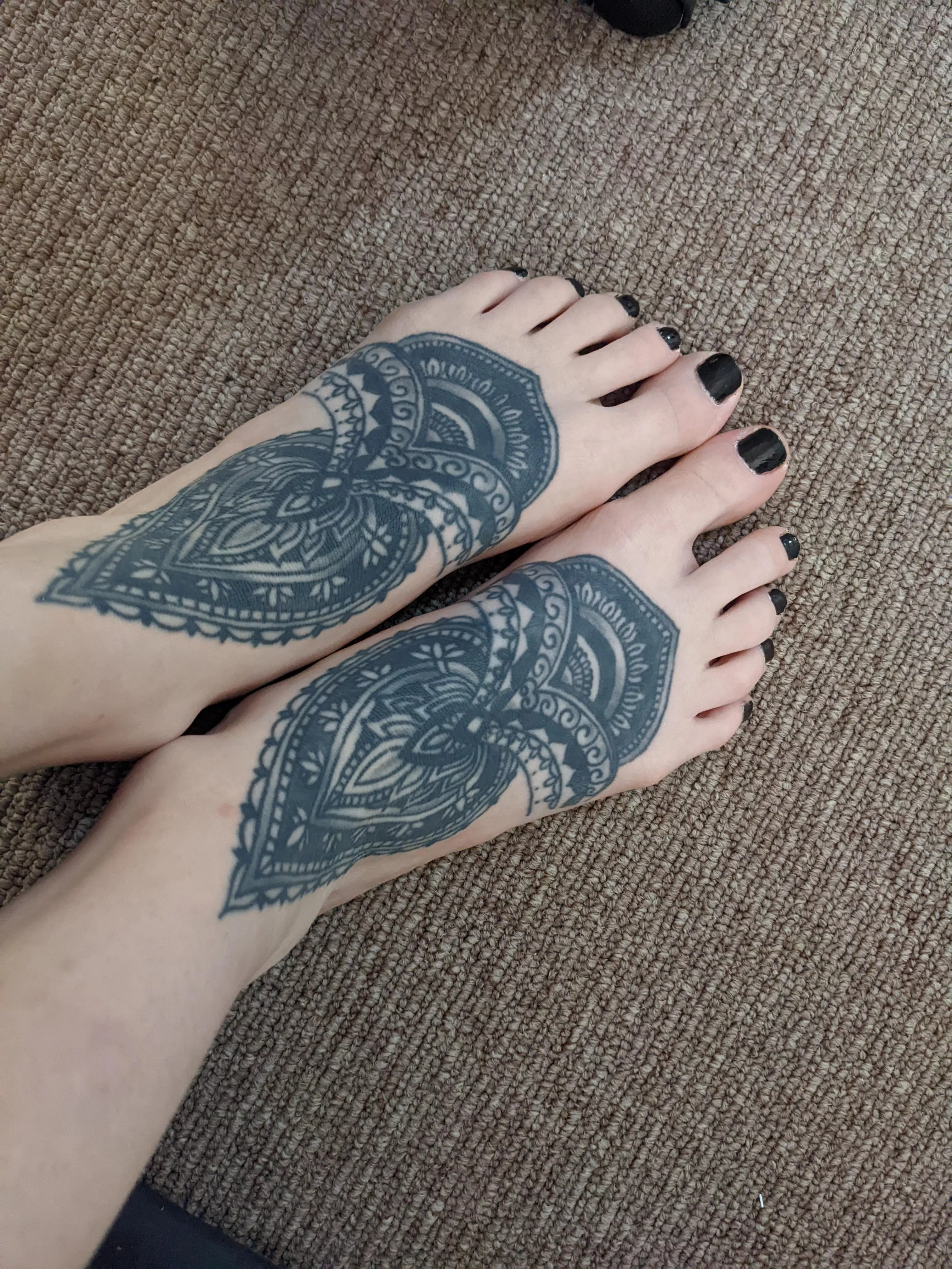 Tattooed feet??