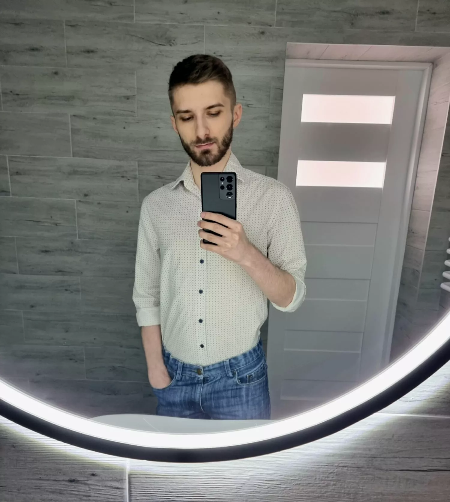 Testing my new mirror. Happy easter!