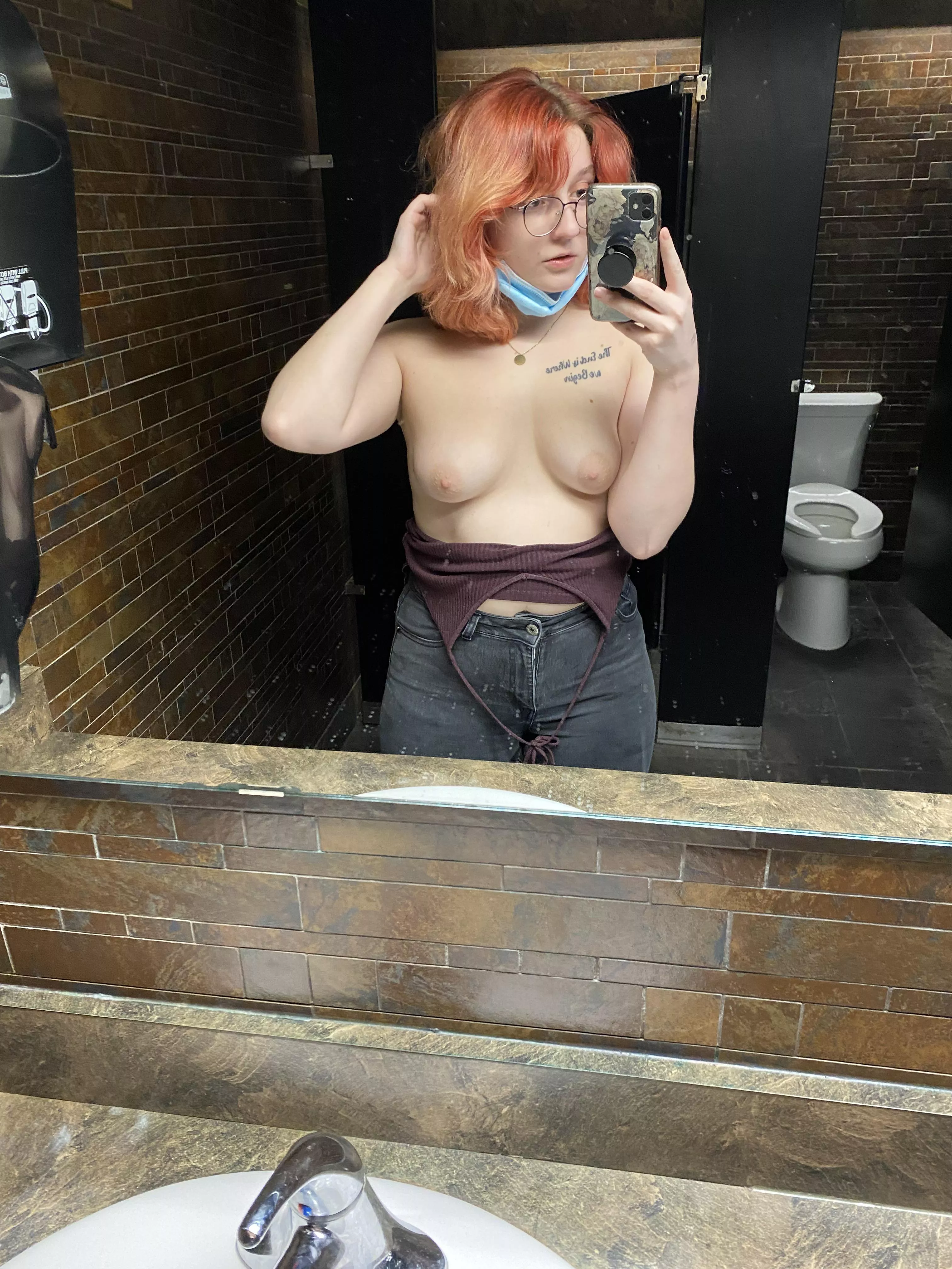 The bathroom was empty so I took a bar selfie ;p