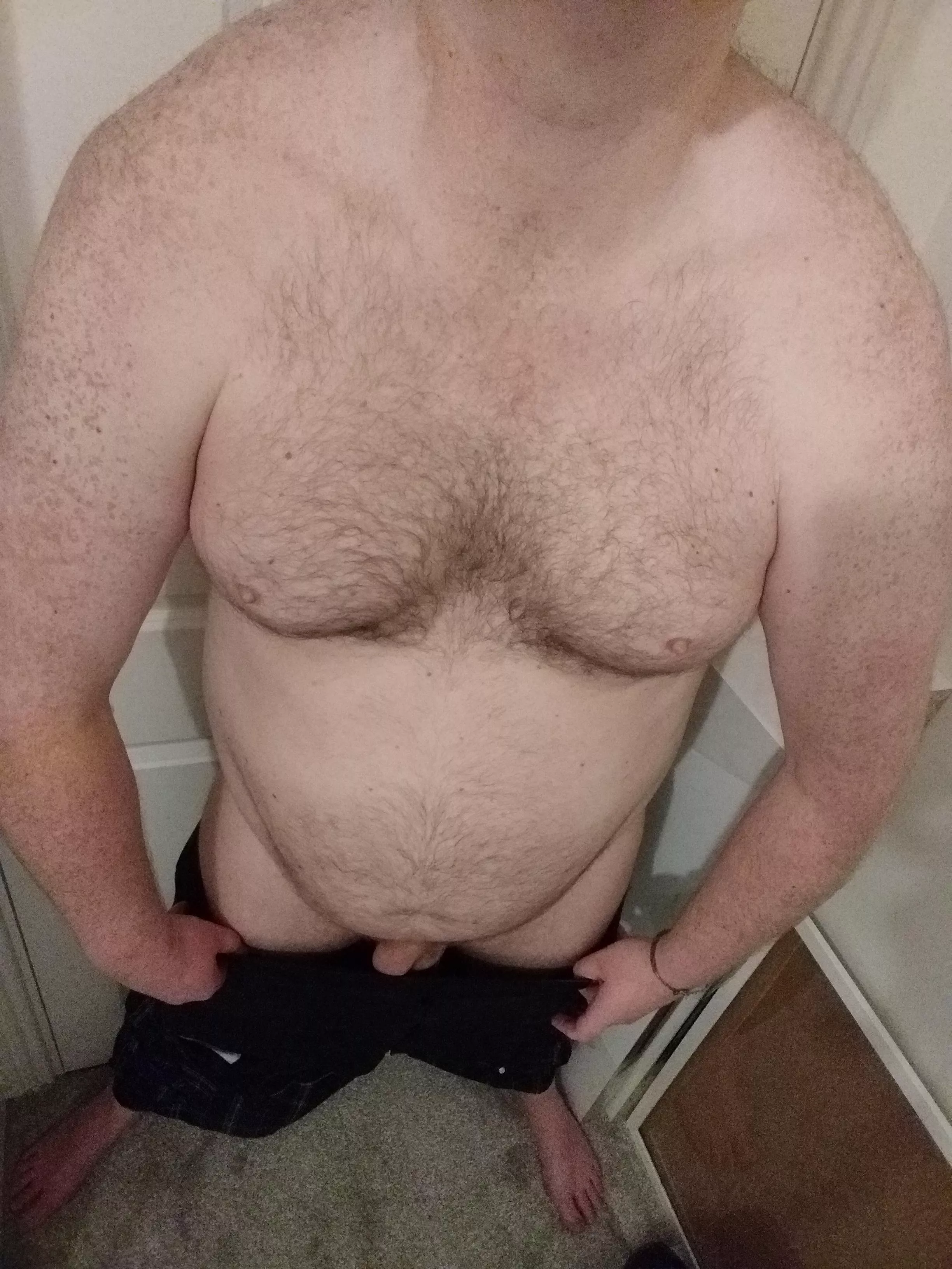 The big belly wouldn't put you off pulling my shorts down the rest of the way..? 🙈 (35, Irish, 6'4)