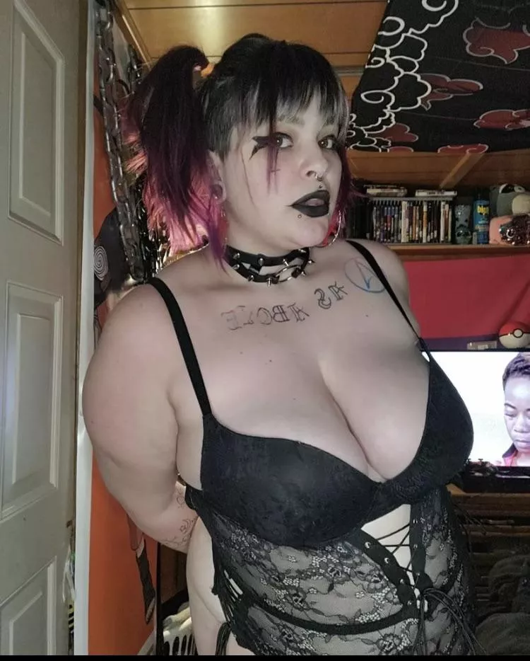 The bitch is back! ðŸ¥µðŸ¥µðŸ¥µðŸ’¦ðŸ’¦ðŸ’¦ cum play with this big titty goth girl! 50% off your first month!