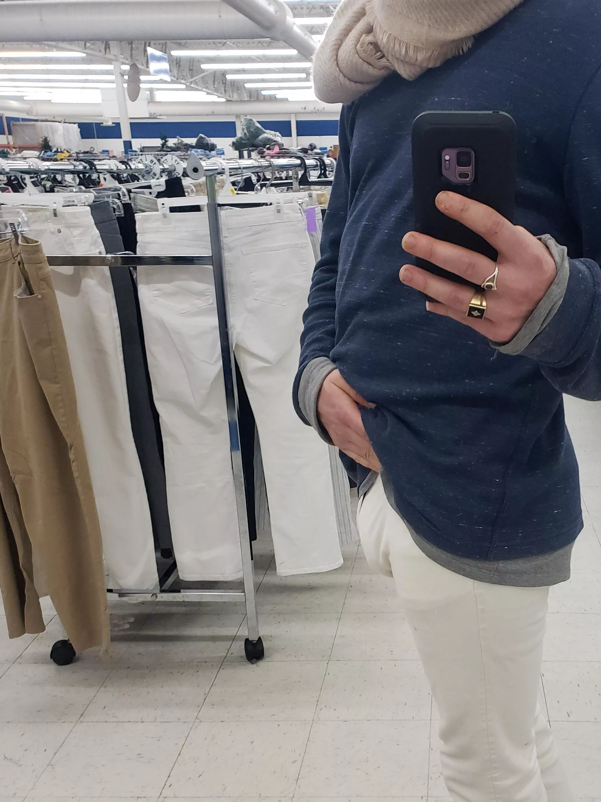 The cashier told me these white pants fit me perfectly 🥰 what do you think?