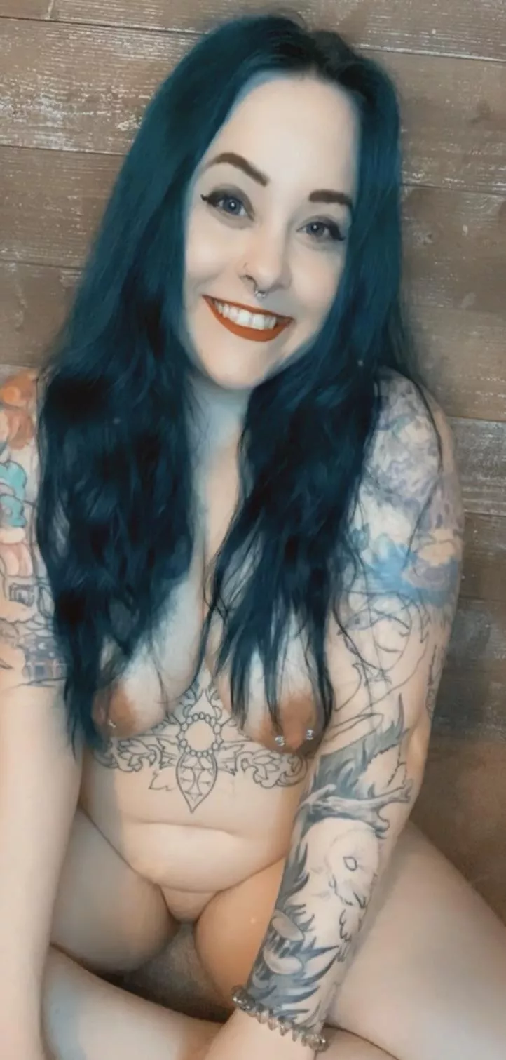 The cutest tattooed milf