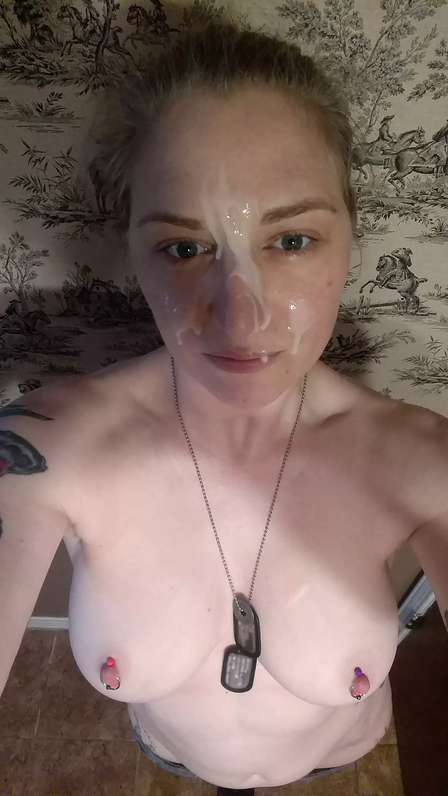 The perfect cum selfie