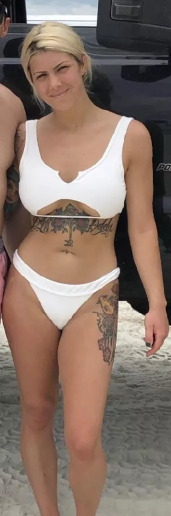 The perfect underboob bikini