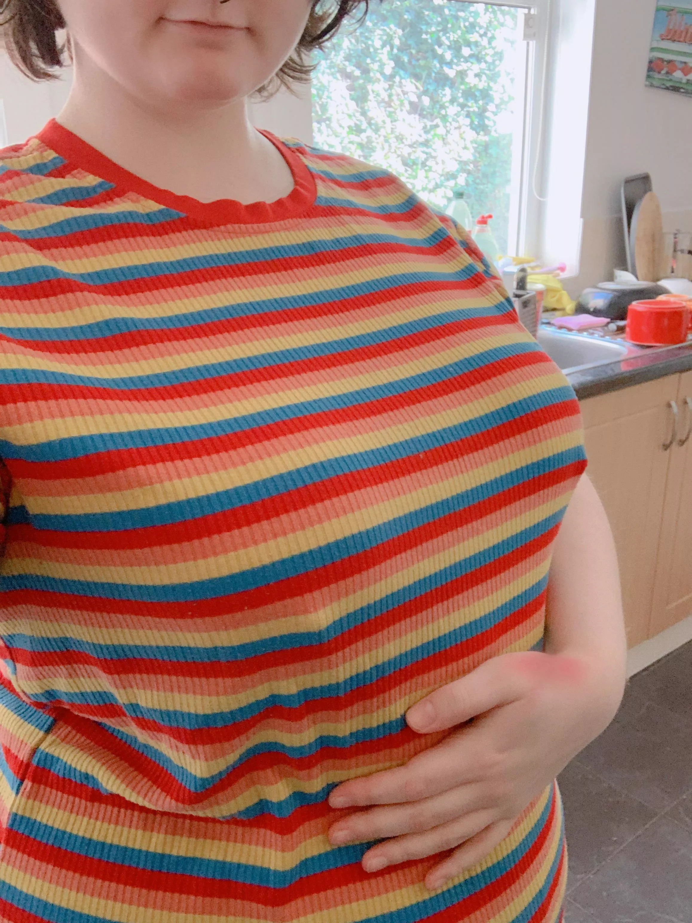 the striped top tries to hide them ;)