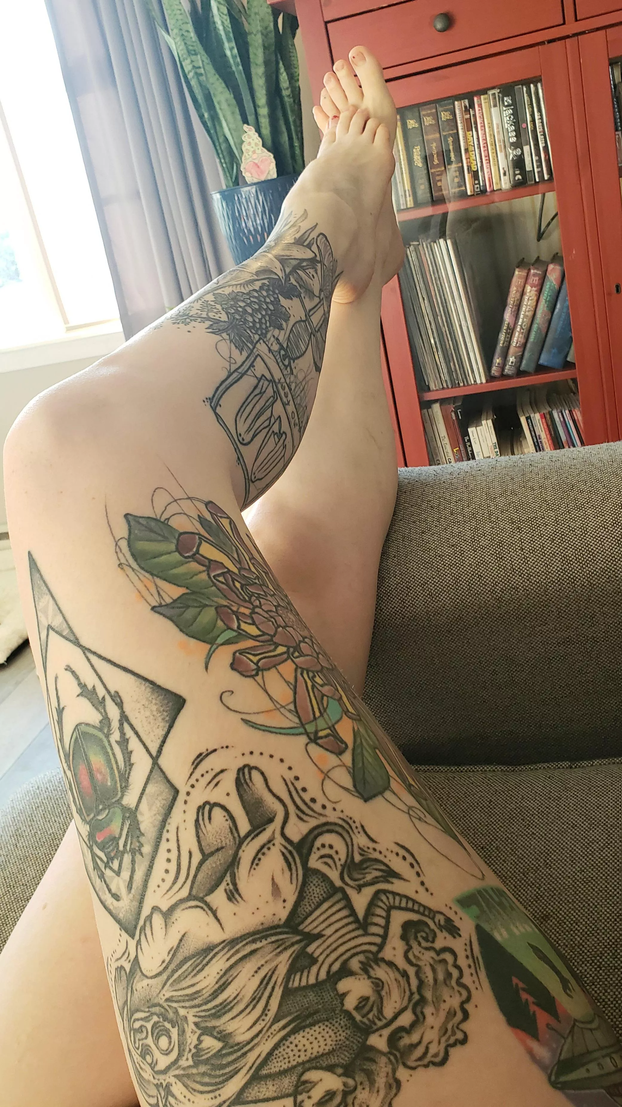 there's so much leg available when you're 6'1 [F]