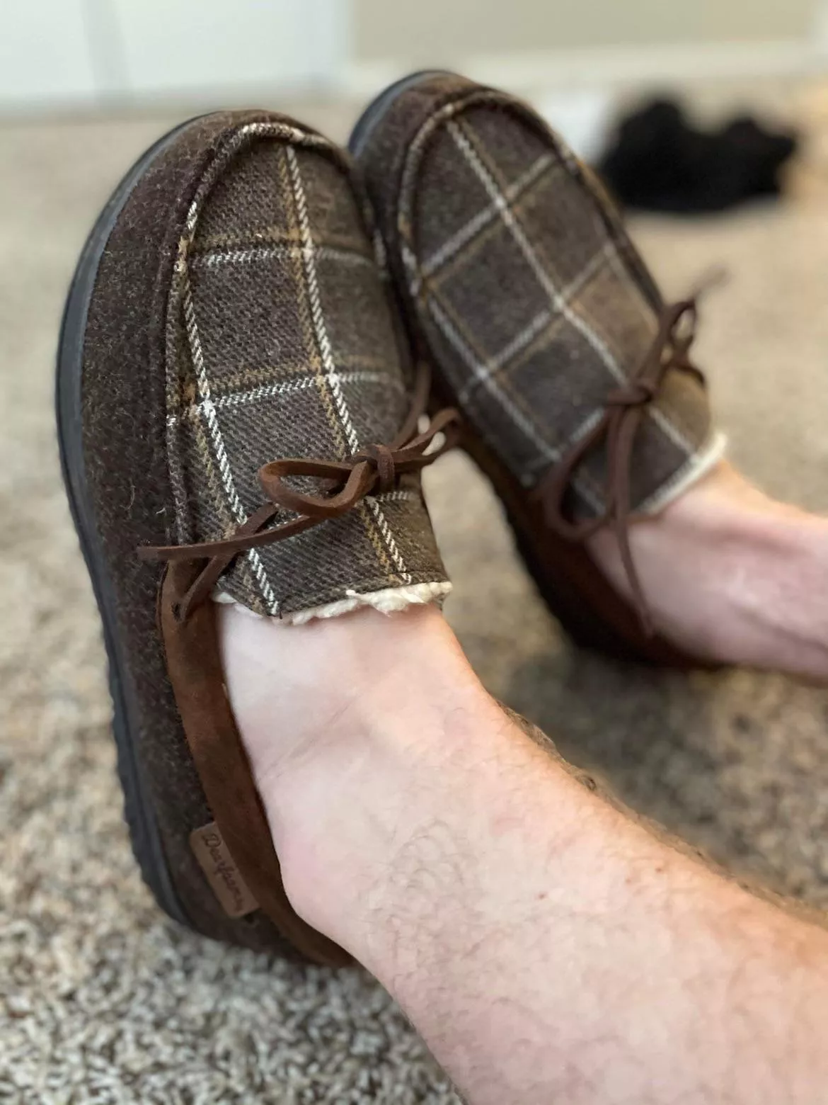 These moccasins are so warm and sweaty on the inside! I love wearing them without socks 🦶🏻🤭 anyone want a whiff of my feet?