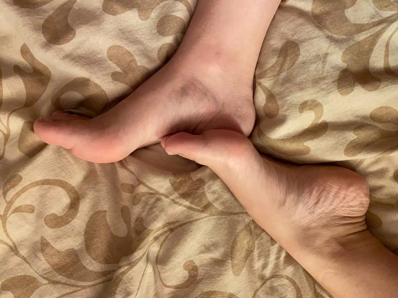 These pretty feet need a rub and wanna give a rub