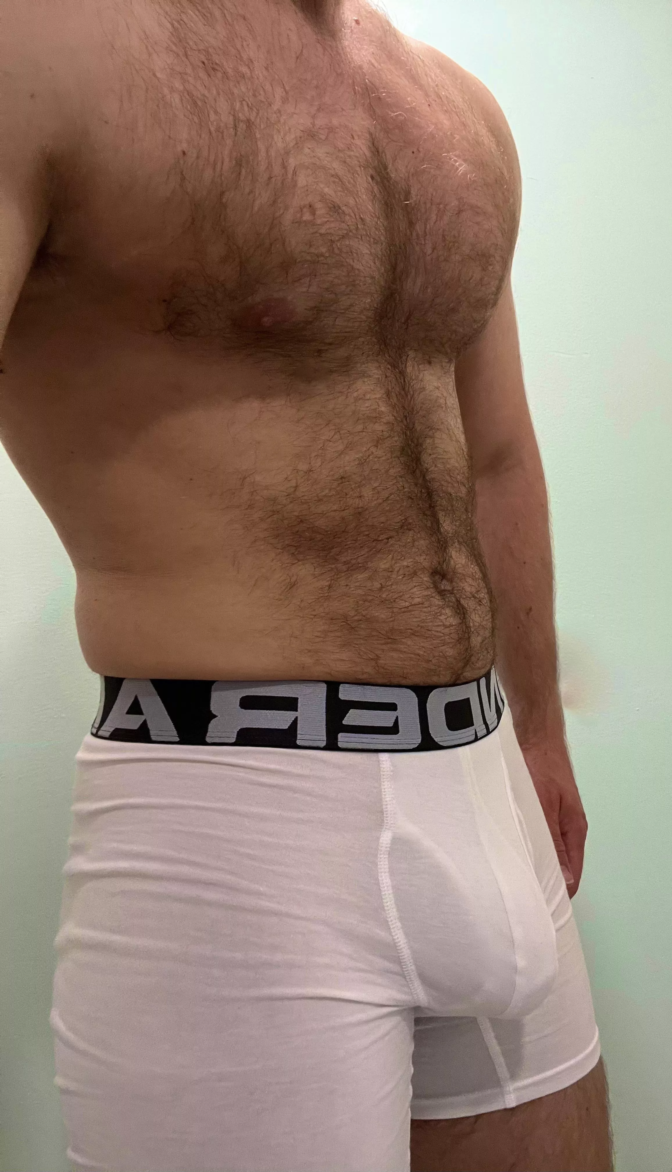 These white boxer briefs smell like man after today’s workout 💪🏼