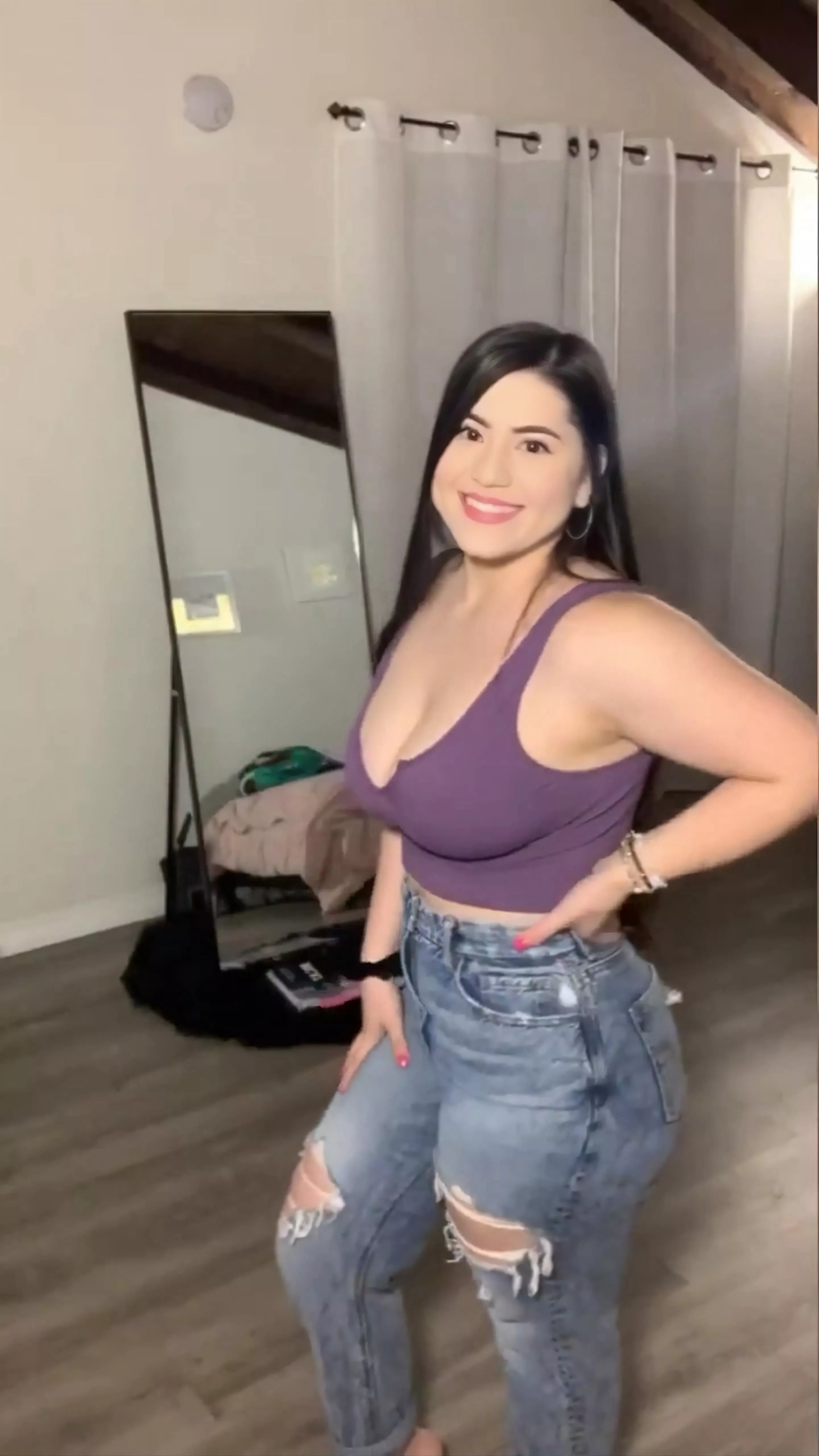 thic n busty