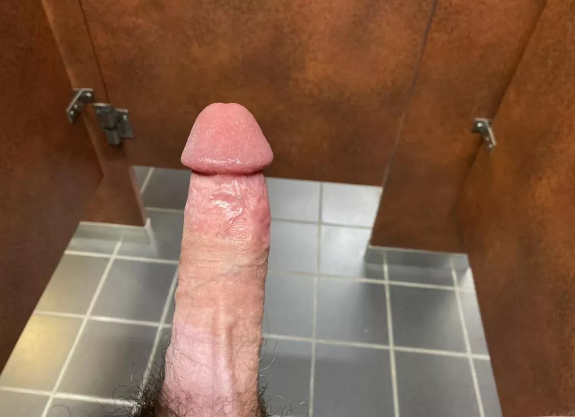 This bathroom had great lighting for a cock rate