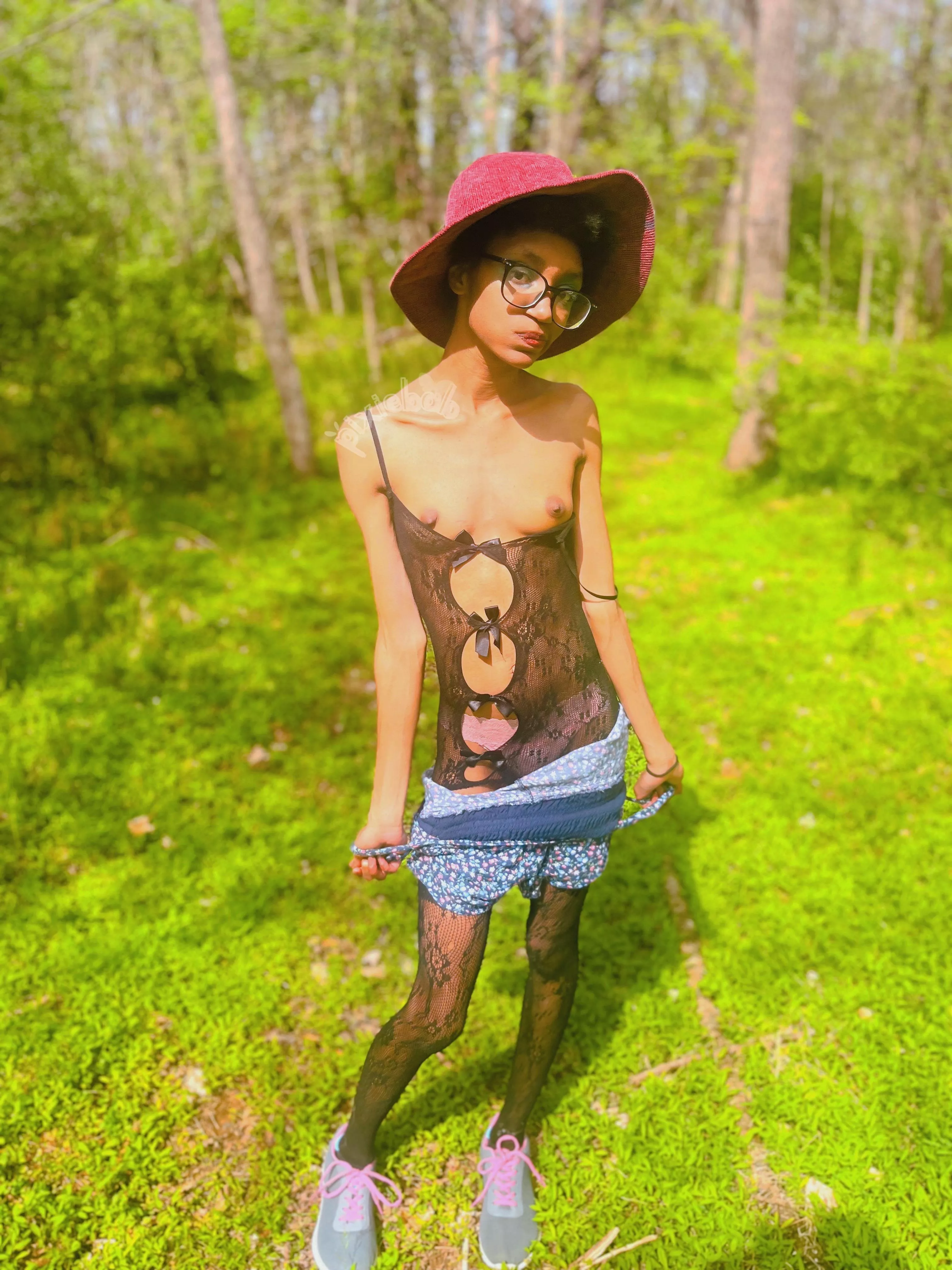 this naked forest pixie really needs to cum /.\