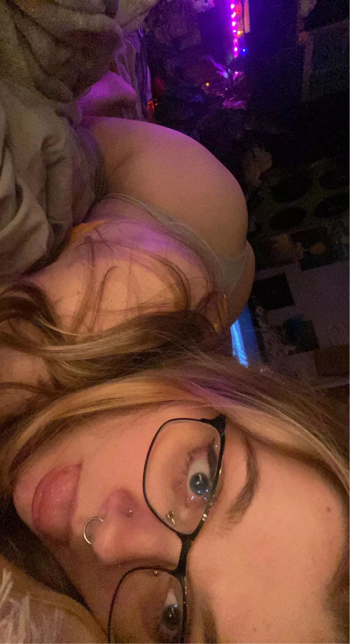 this nerdy slut needs some cum painted on her glasses 🤓