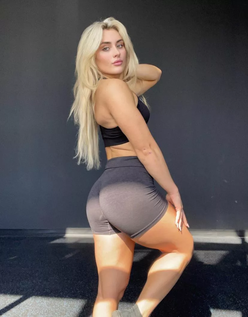 Tiffany Stratton tight shorts🤤