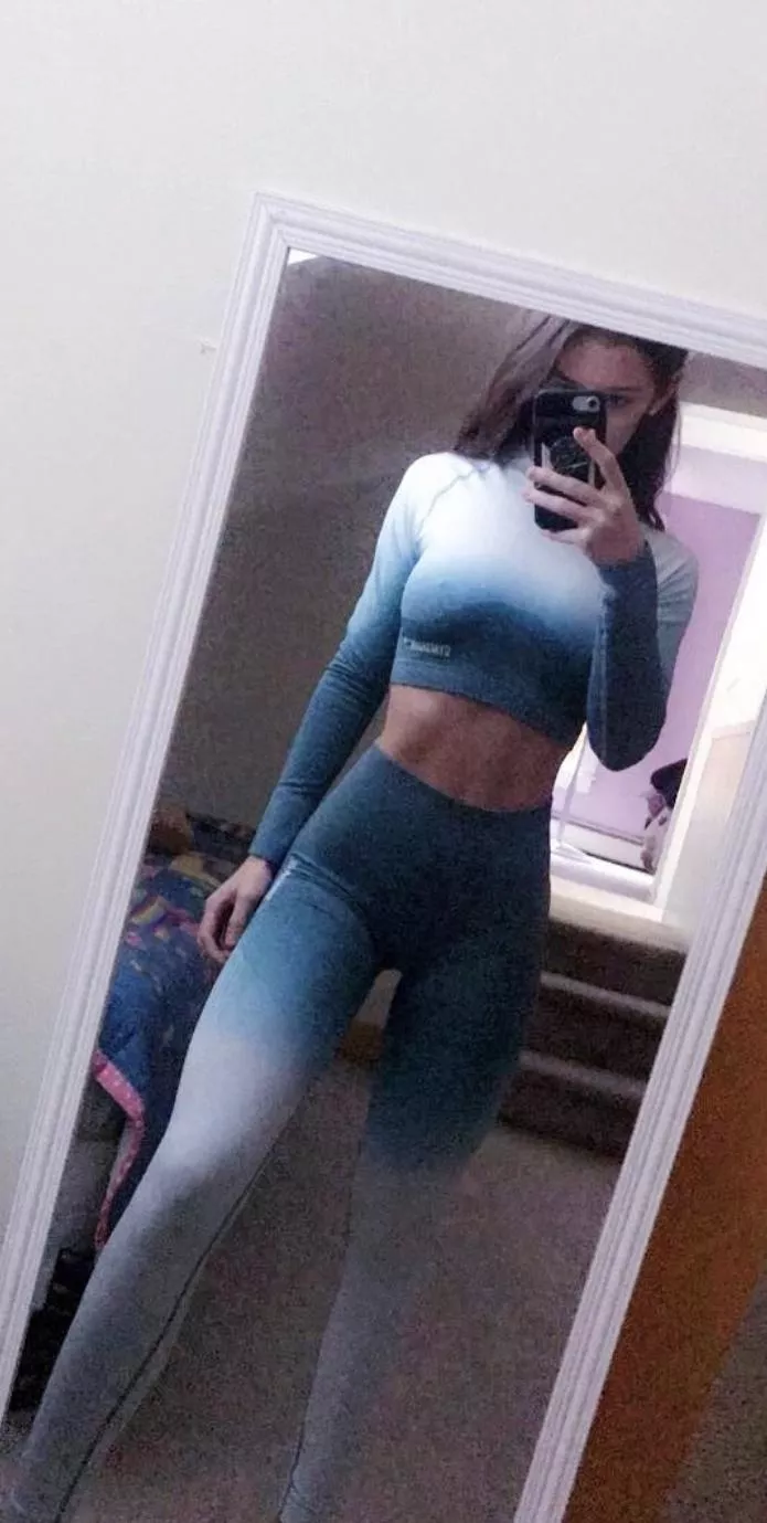 Tight outfit 👀