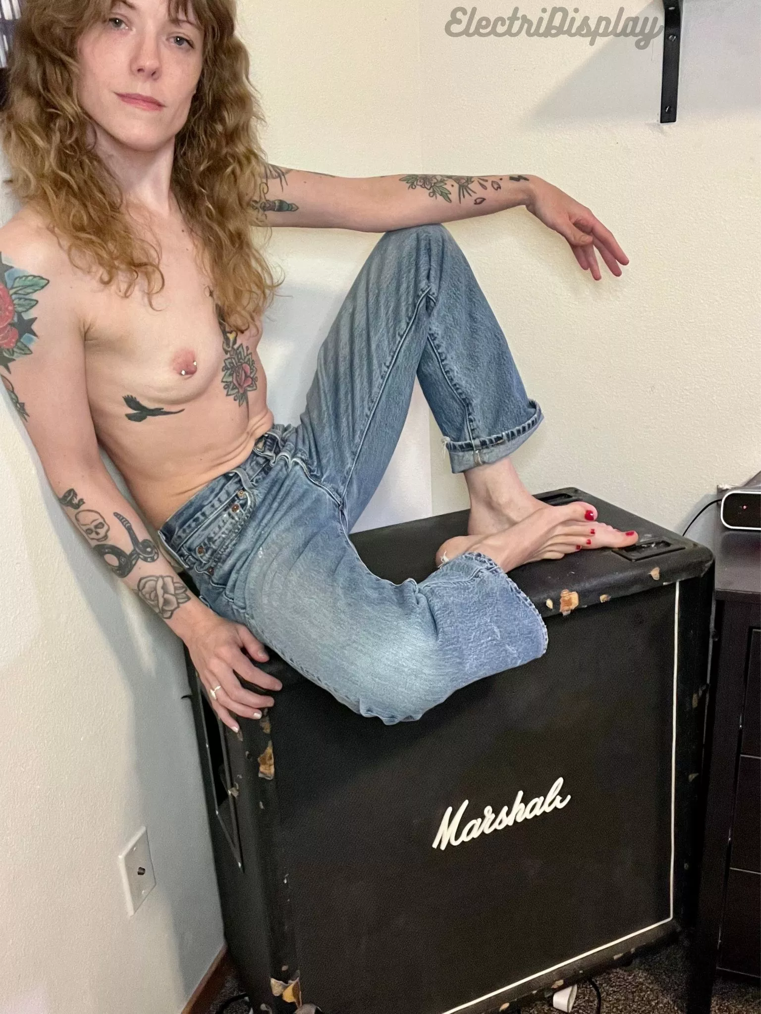 tiny tits and vintage Levis