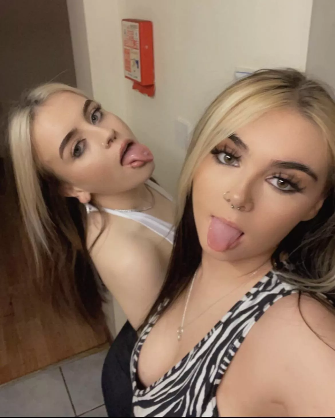 Tongues out, 1 or 2