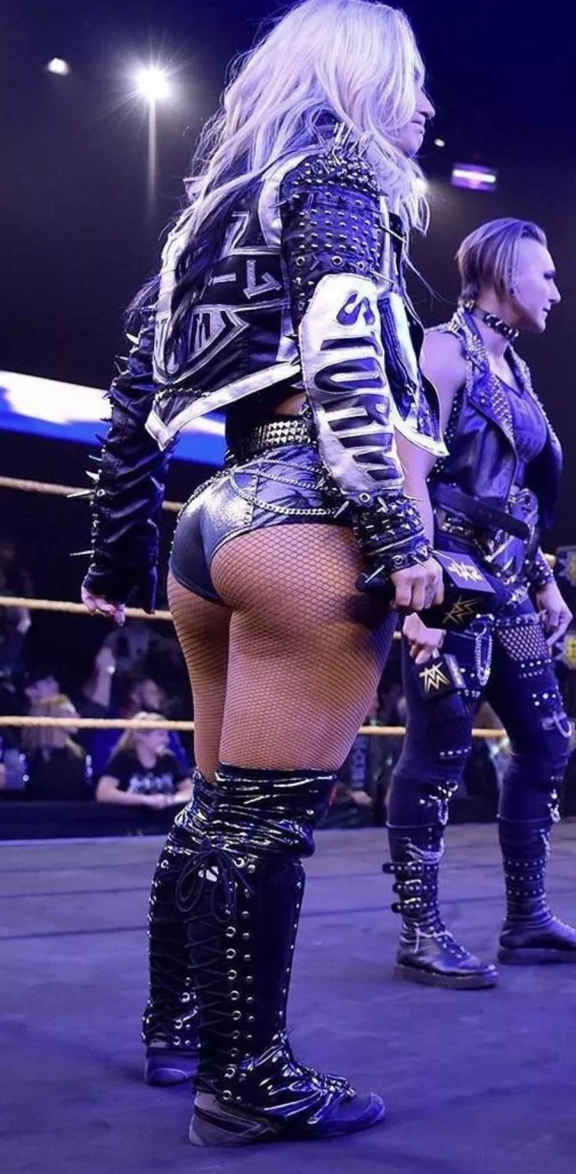 Toni Storms ridiculous ass