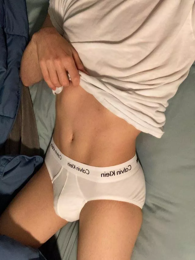 Touch my bulge? Pleaseee