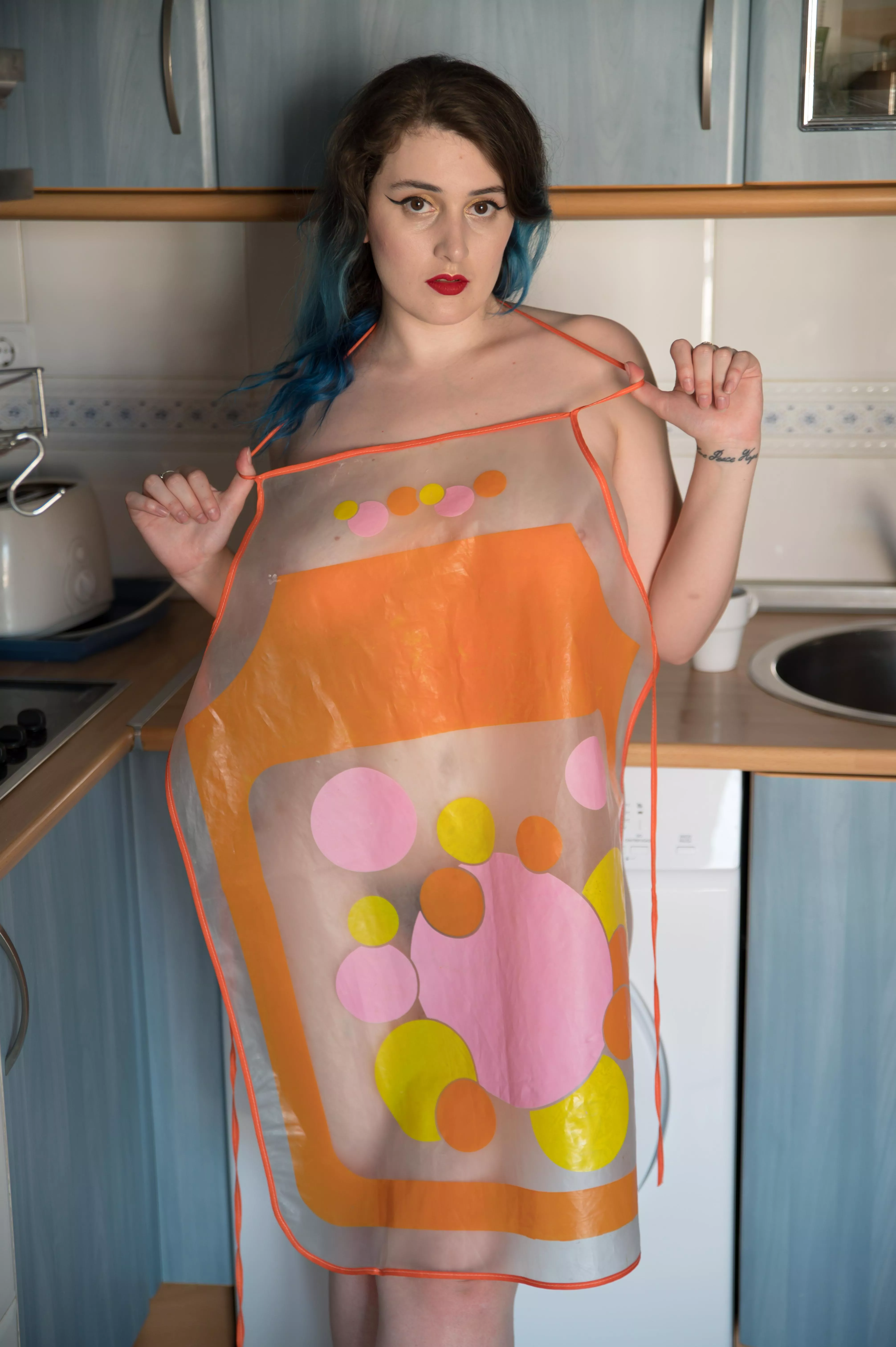 Transparent apron anyone?