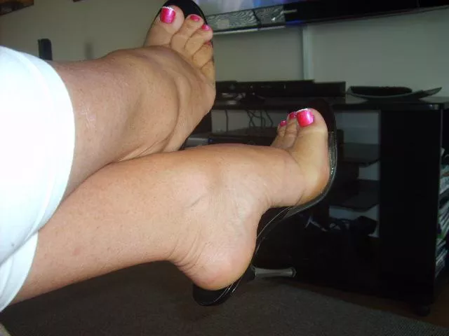 Transparent mules, pink toe nails. Comment if you like to see more.