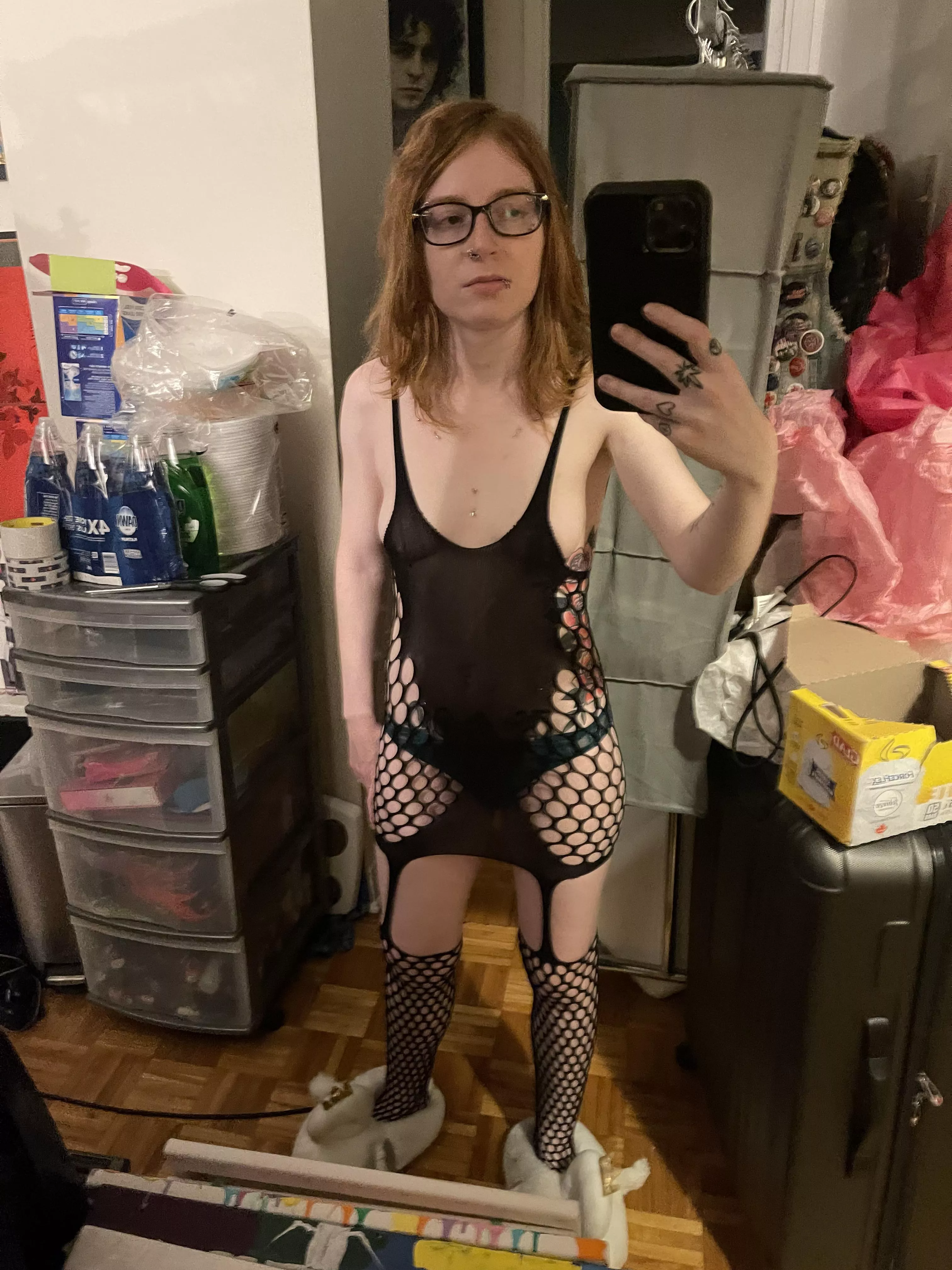 Trying on my new mesh outfit