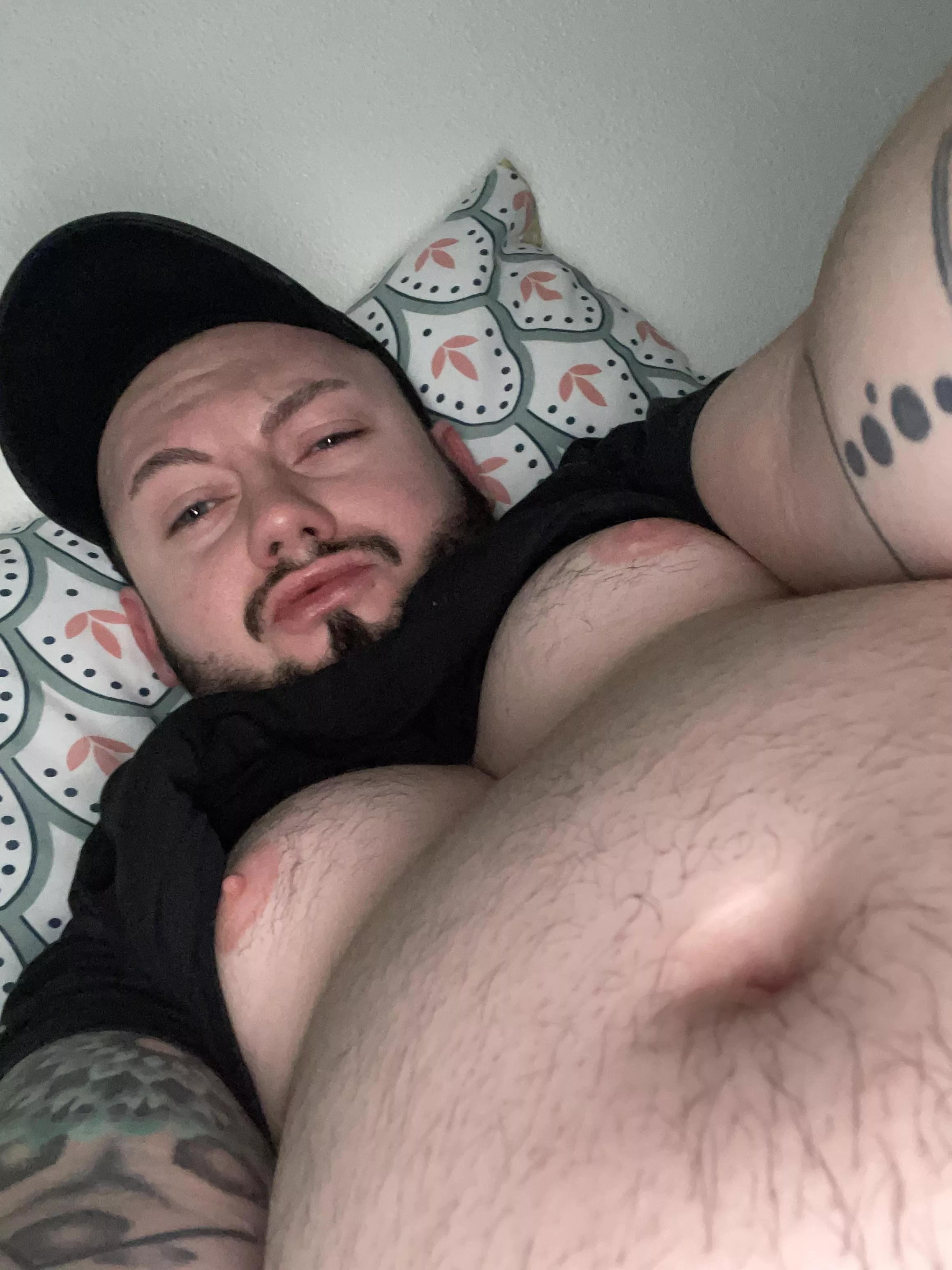 Tubby guy with big tits for same and chasers