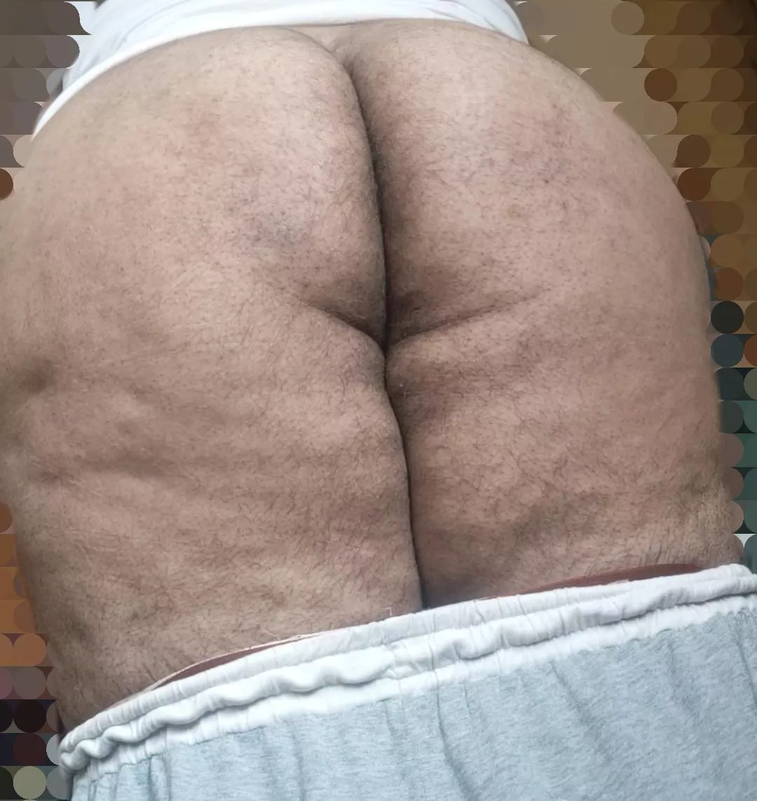 u pantse me from behind in front of everyone and you get this view what will u do!??