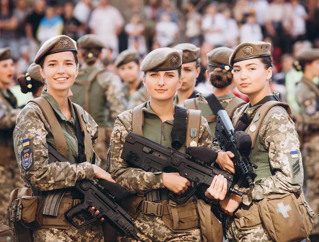 Ukrainian soldiers in military parade in Kiev