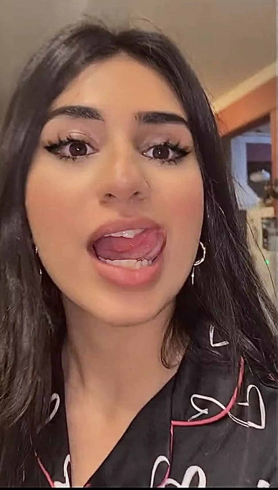 Upvote if you want to see her deepthroat vids