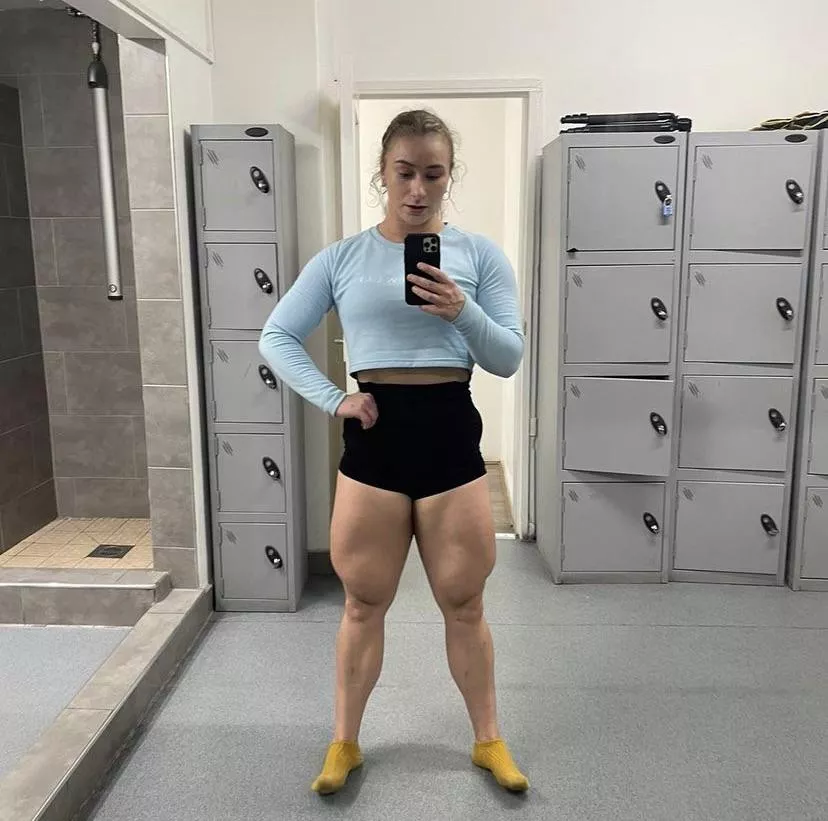 (Victoria Vzvondnaya) Quads so thick it fold over