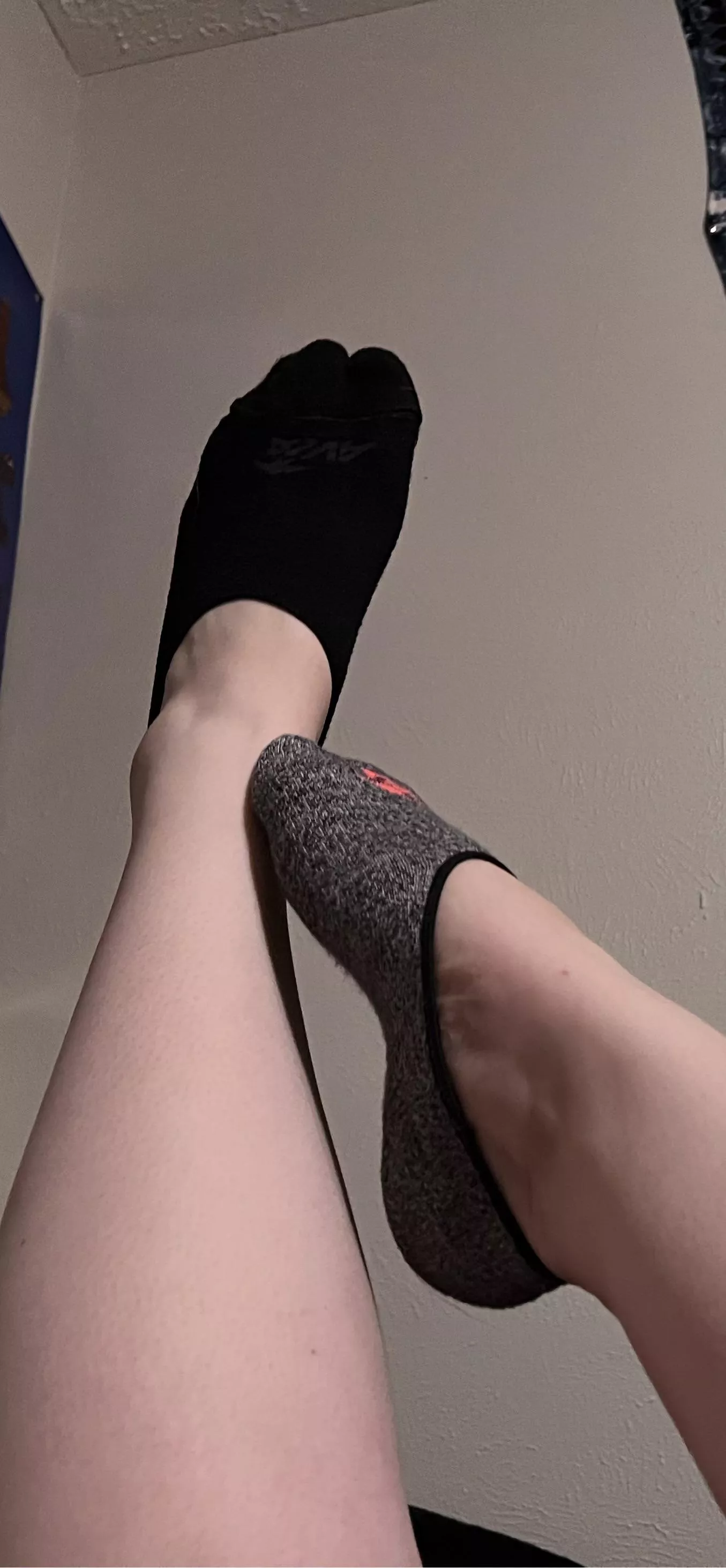 Waiting for you to take off her socks and lick her cute toes🤤fallow her @GlobalGoodTimes