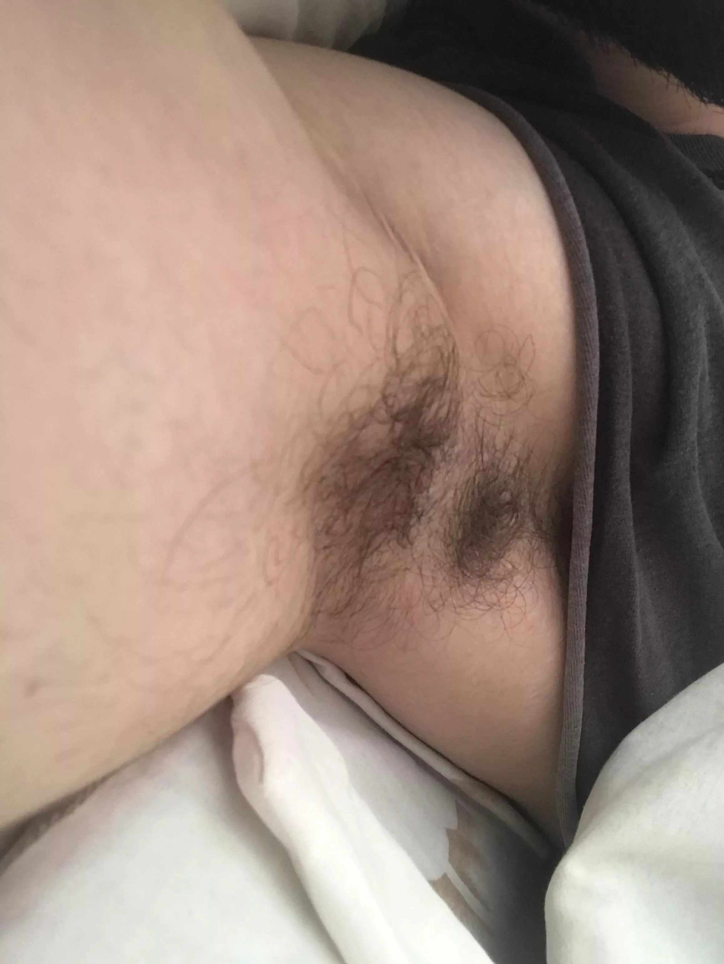 Waking up to the smell of my own musky pits