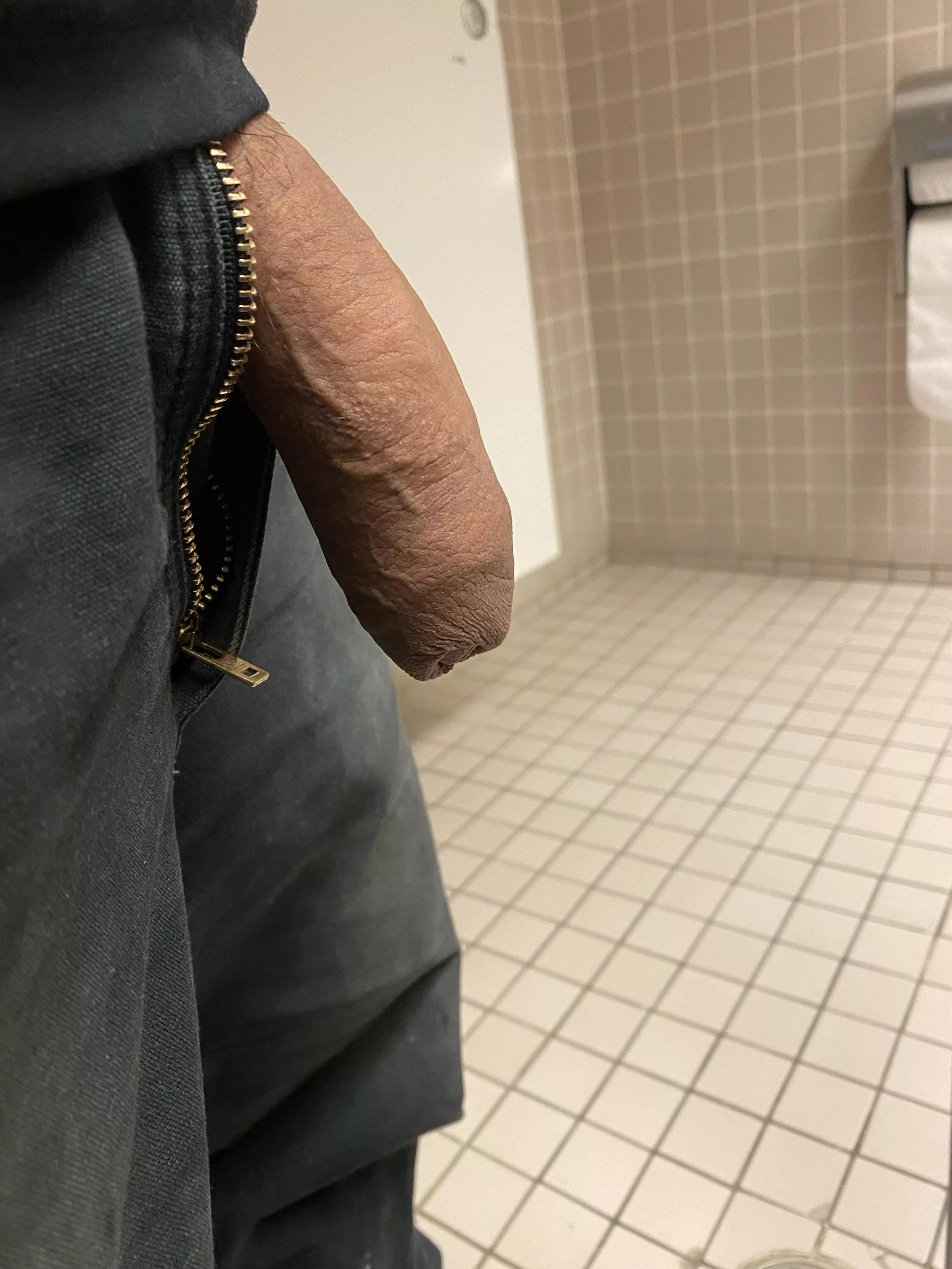 Walk into the bathroom to find this uncut cock, what’s your next move?