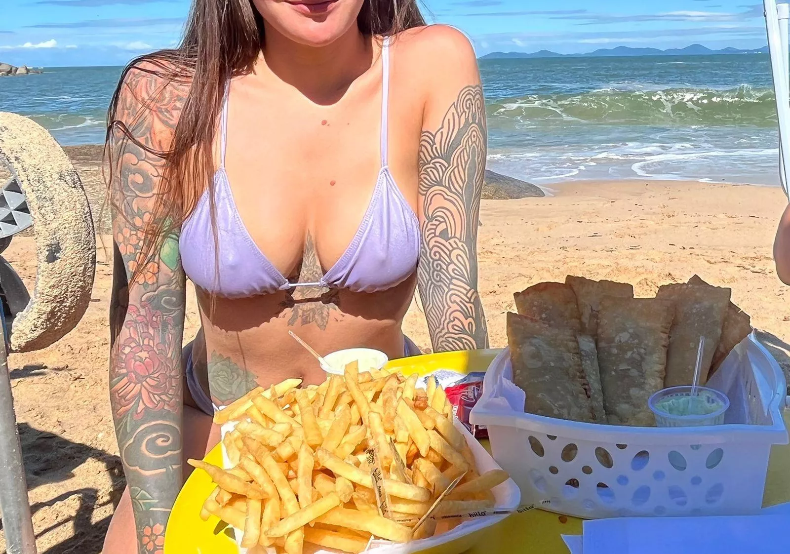 Wanna eat fries or boobs today ðŸ¤ª??