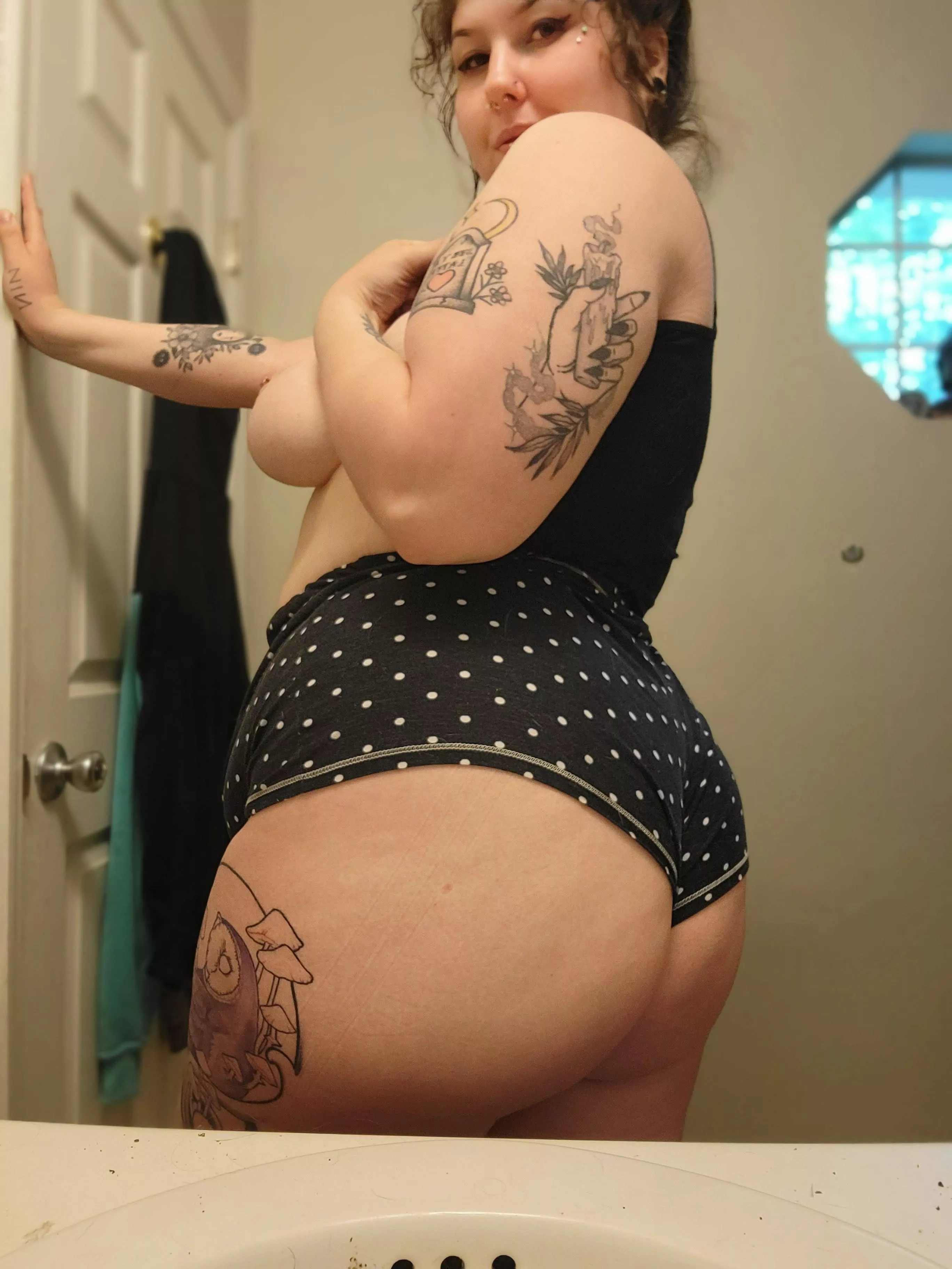 wanna know how much my booty jiggles?