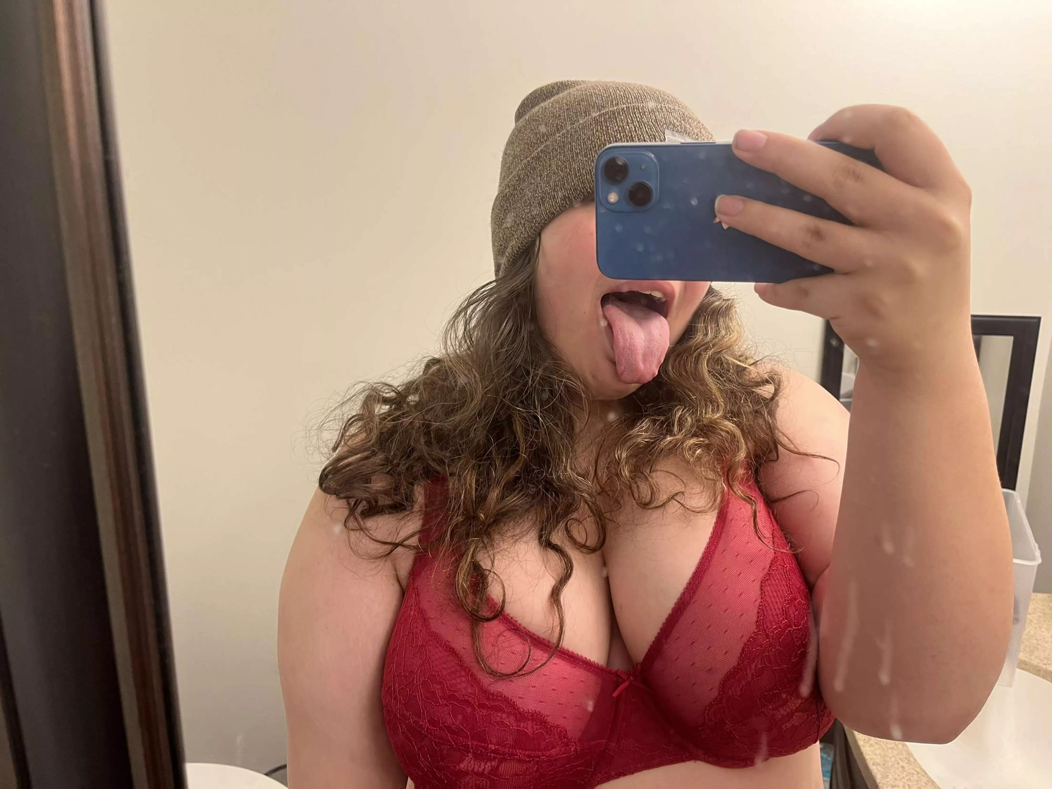 Wanna see my [F] cup titties?