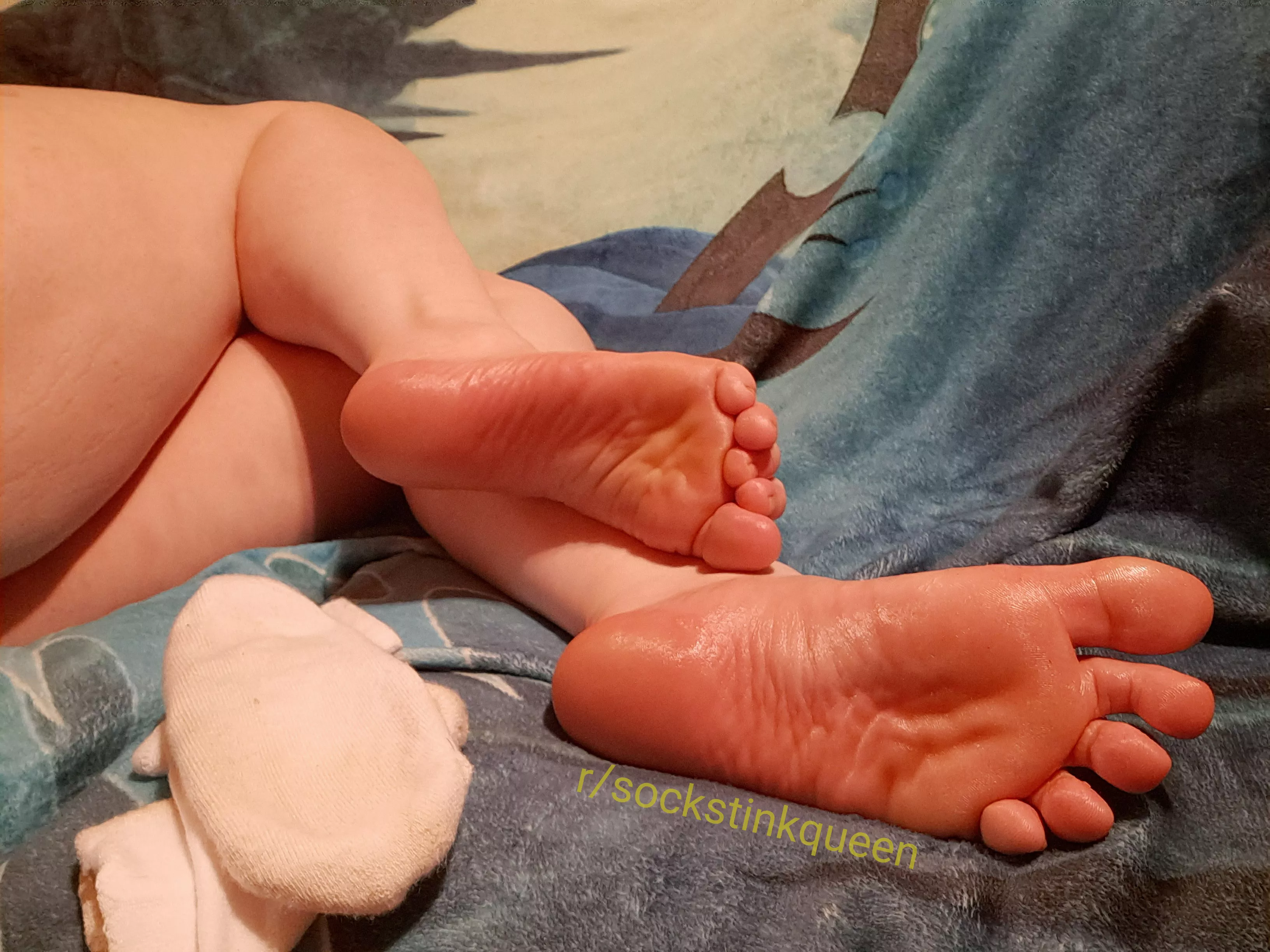 Wanna sniff my sweaty socks and lick my feet clean?