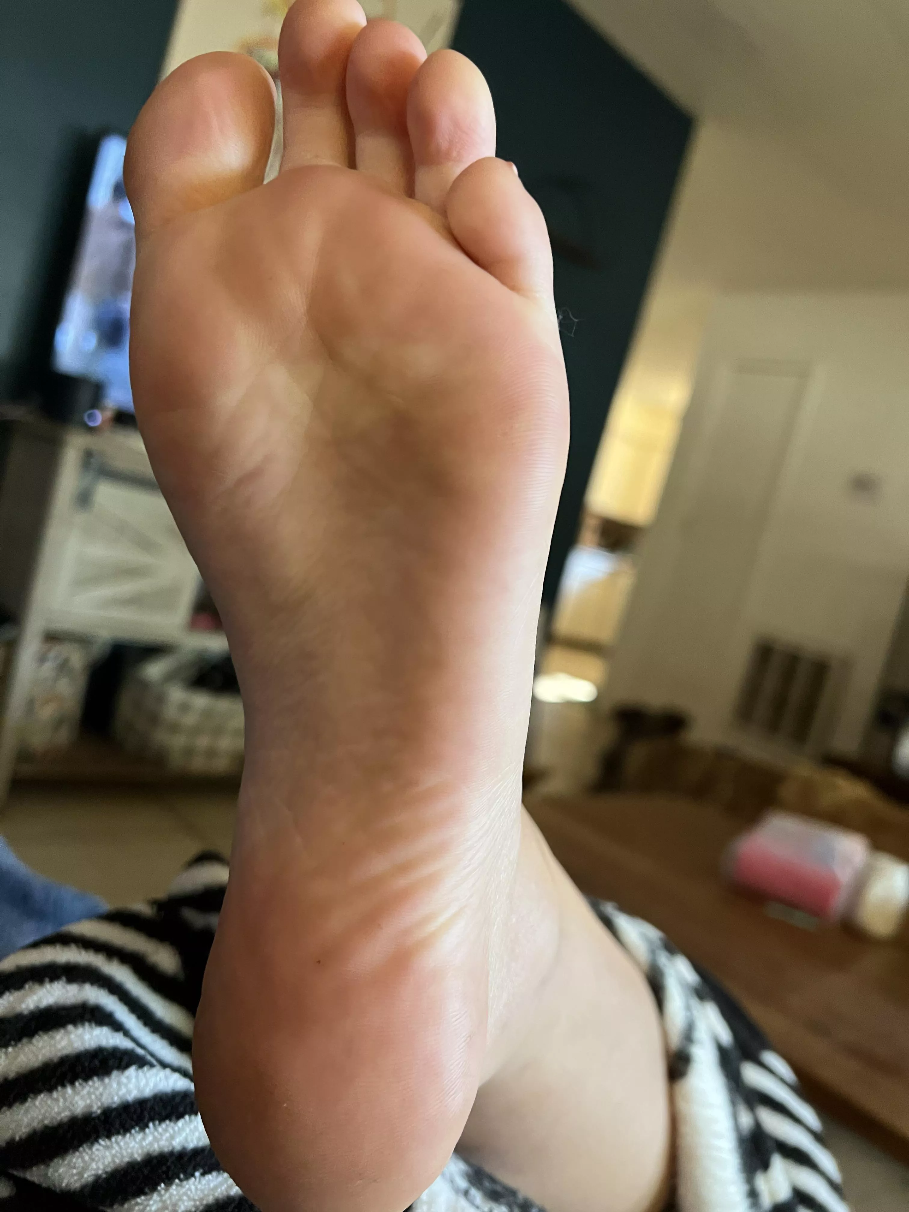 wanna suck my toes?