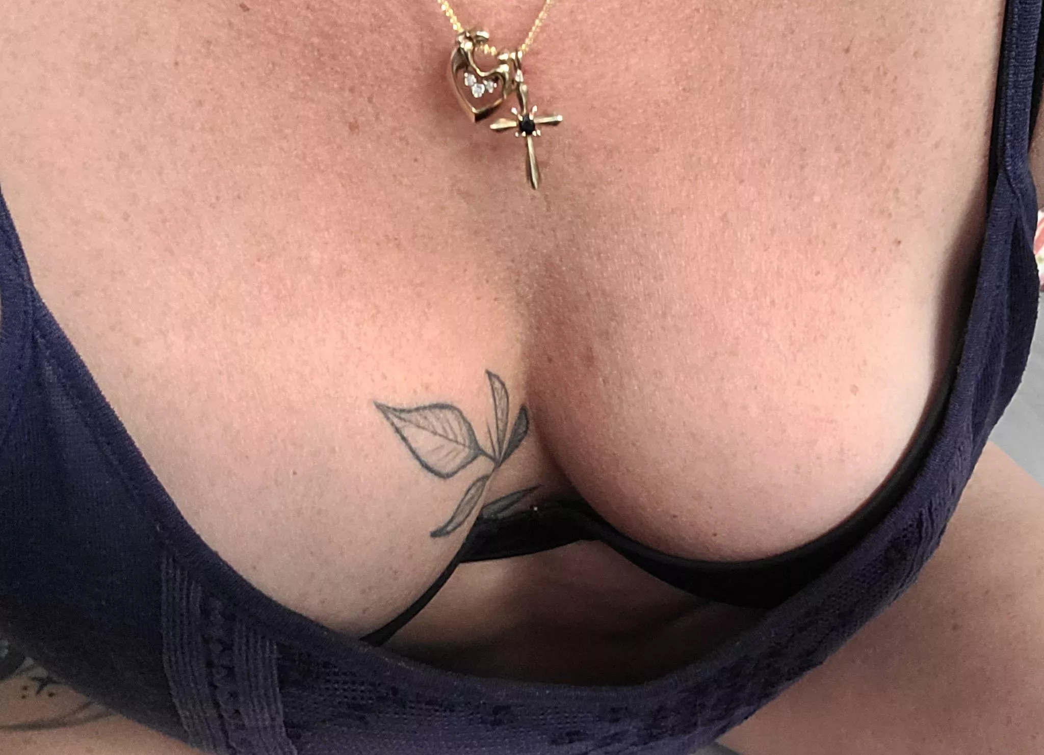 Want to play with my 45yo mom tittys