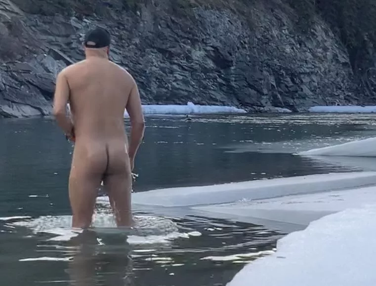 We all love hot male ass - but on the beach this year whats hot? Speedo’s, thongs, short swimsuits or surf shorts? Comment your preference and I’ll count everyone’s vote and post the results!