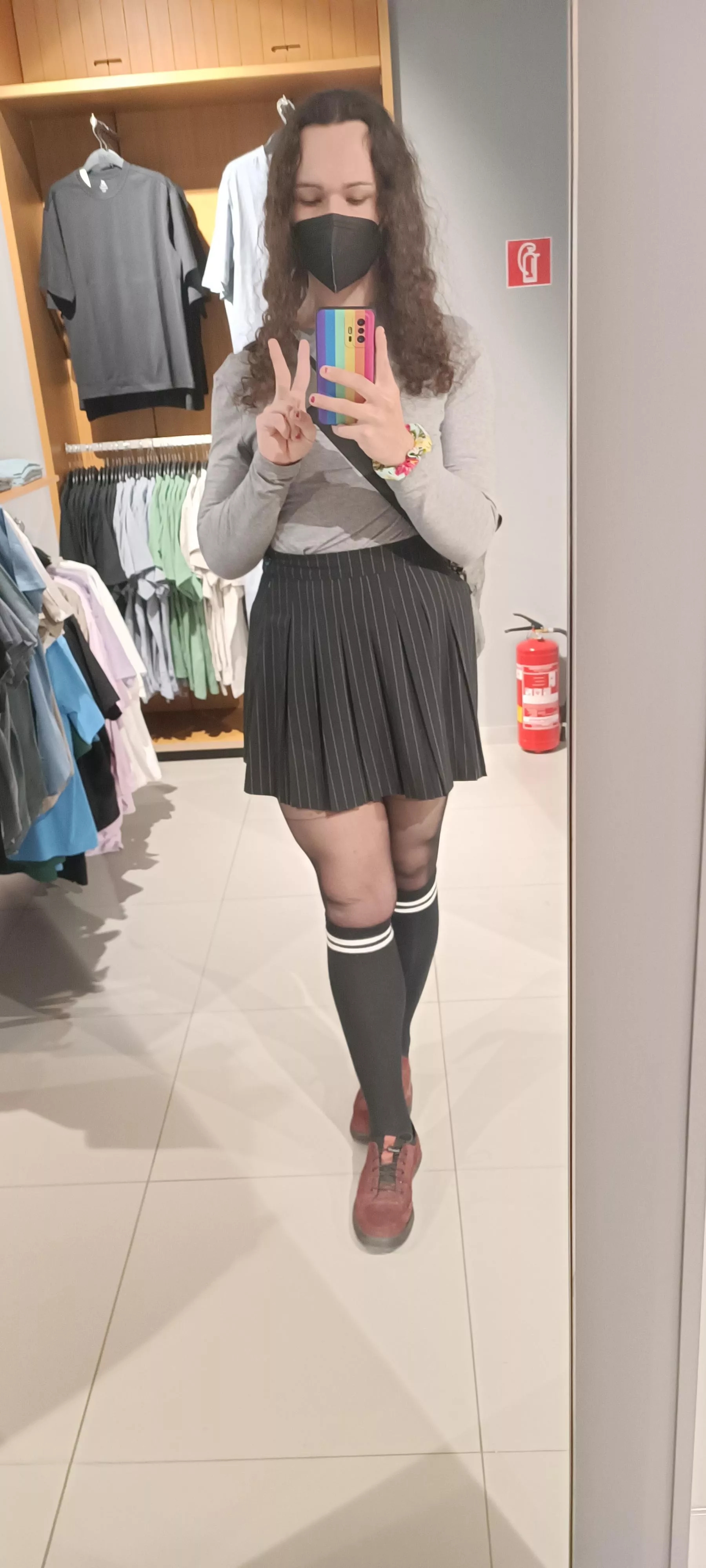 went shopping today, got laughed at a lot >_<