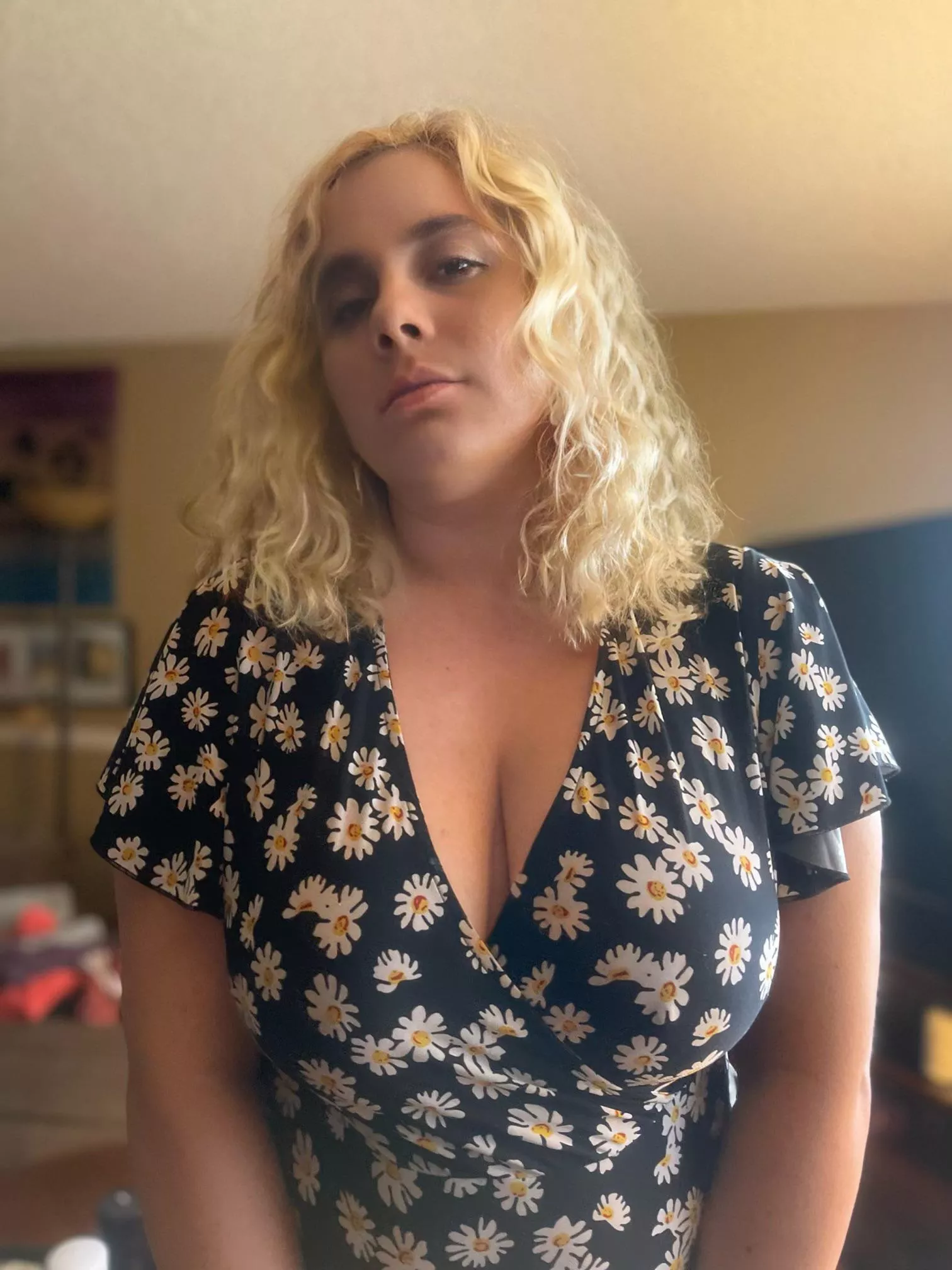 Went without a bra today… Cum join me on my OF ;) Daily content, my new Topless Bartending series, and ALWAYS free to subscribe. I’ll see you there 😘 LINK BELOW