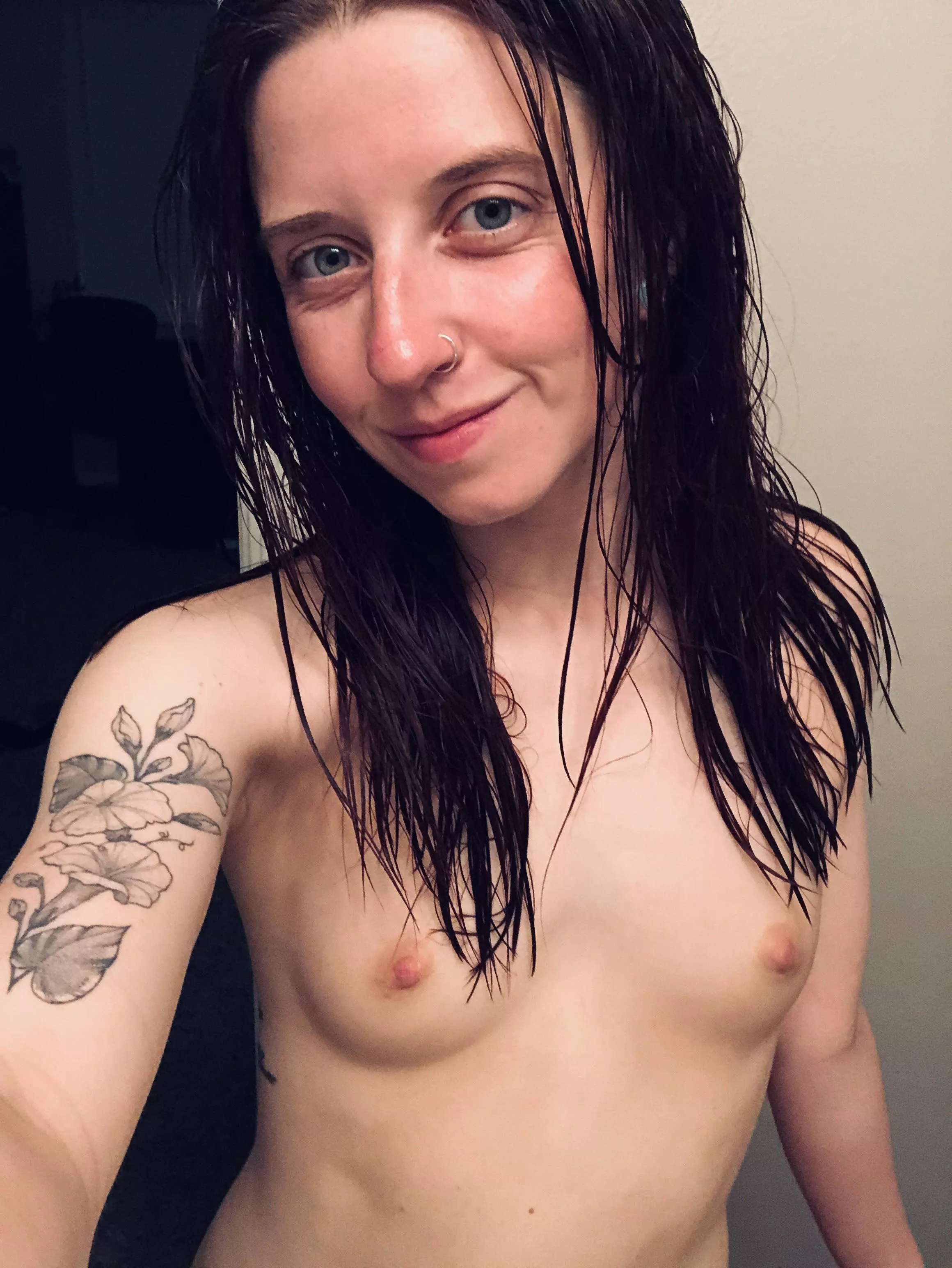 Wet hair is so sexy, don’t you think? 😘