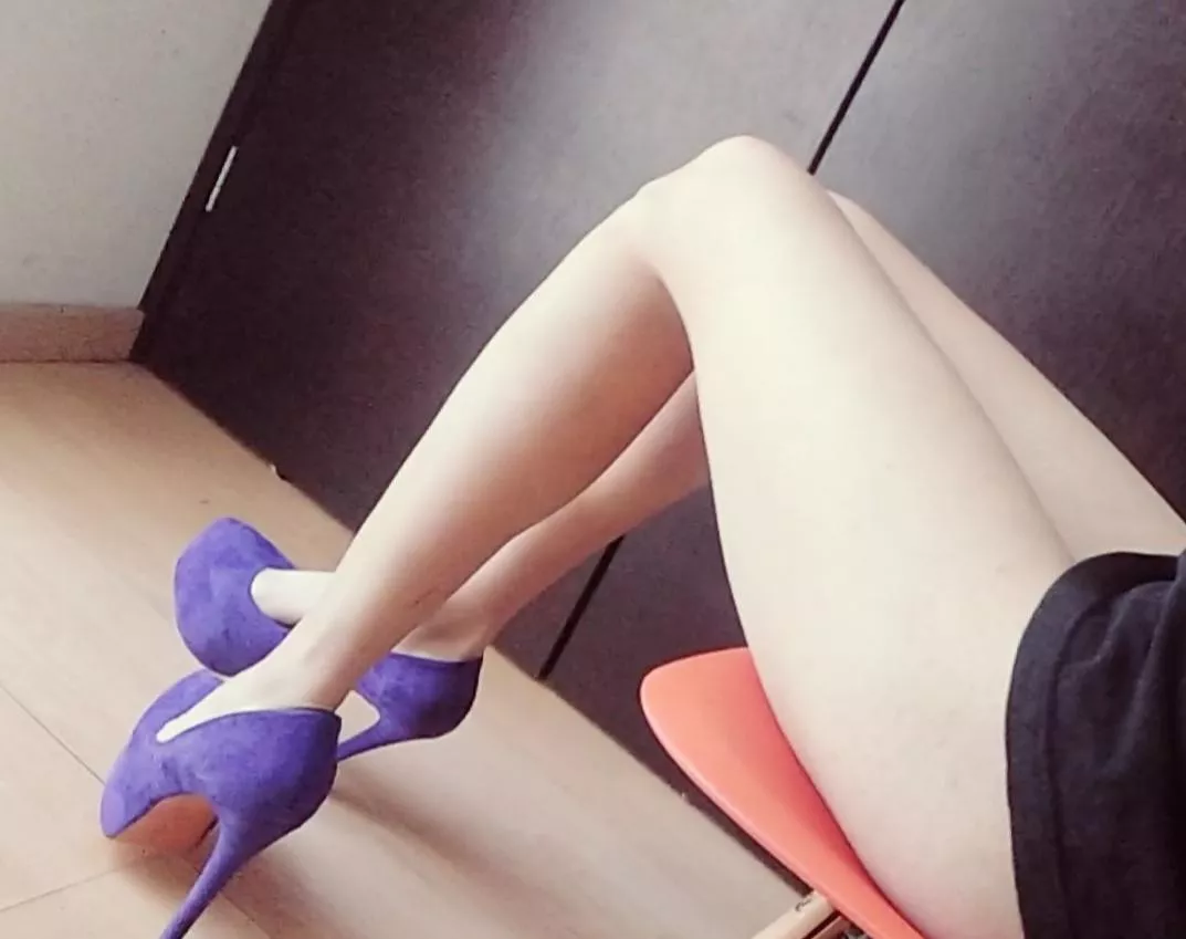 What do you guys think about My long legs and purple heels ðŸ’œ (oc)