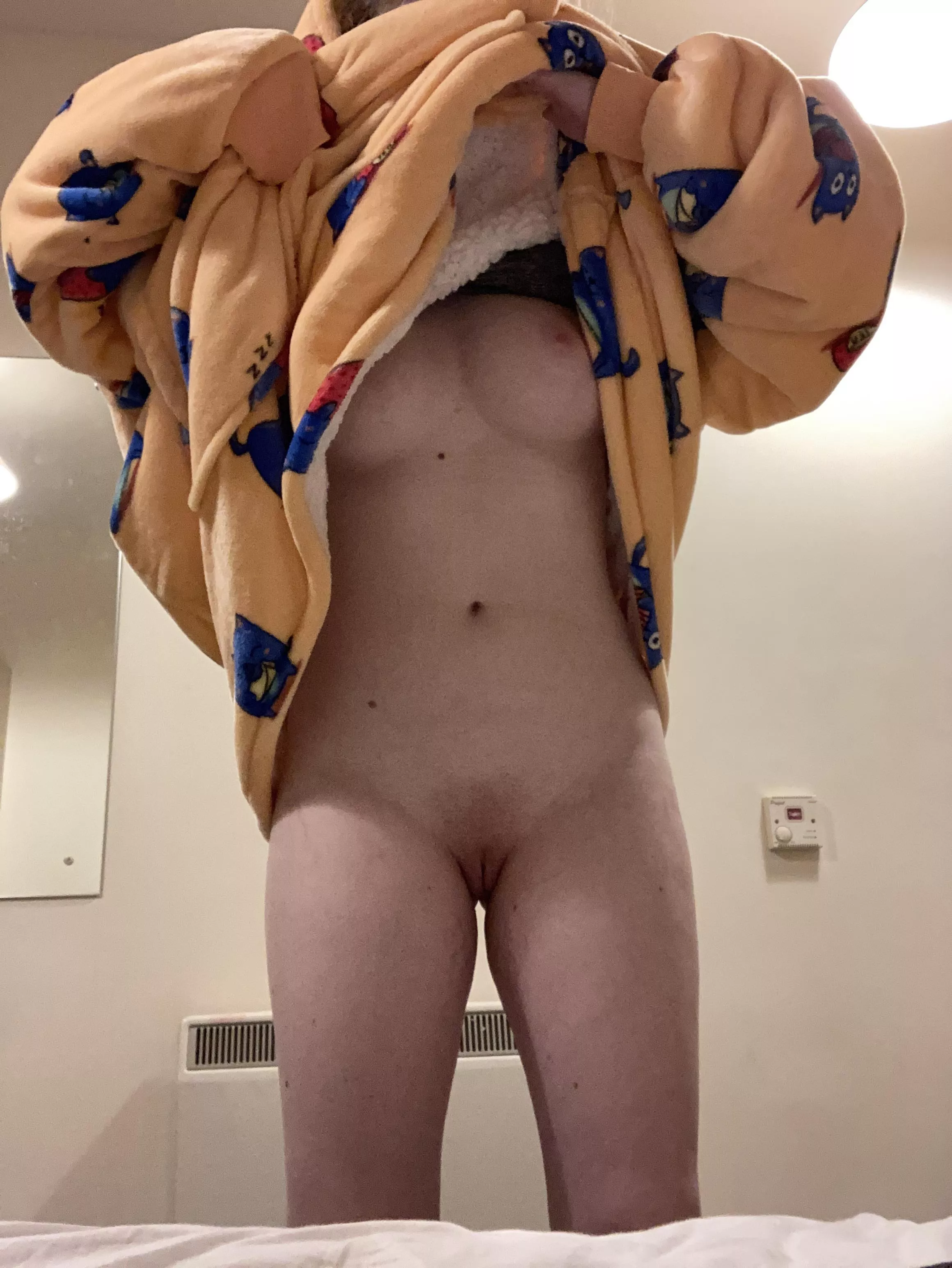 what’s actually hiding underneath those trendy oodies (f20)